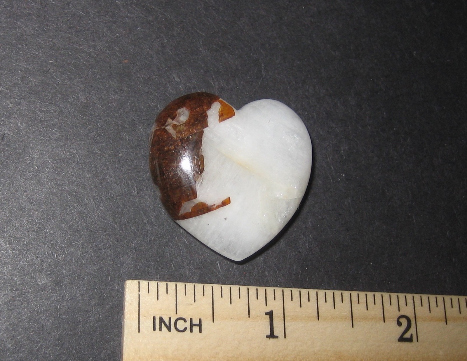 30mm POLISHED CRYOLITE & SIDERITE CRYSTAL STONE MINERAL HEART GREENLAND 14.5g *3