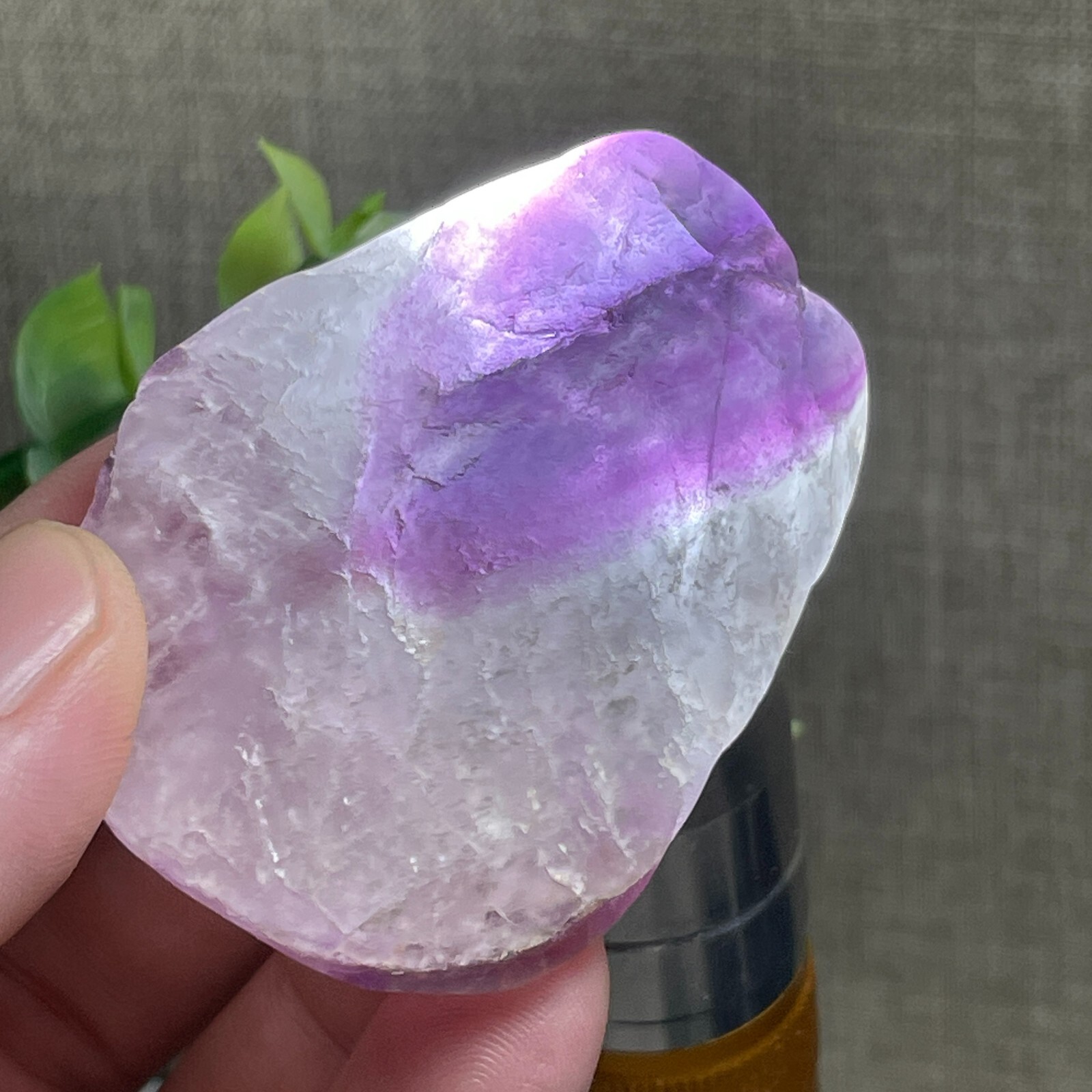 Raw Fluorite Crystal Rainbow Quartz Polished Stone Worry Reiki Healing 102g AP52