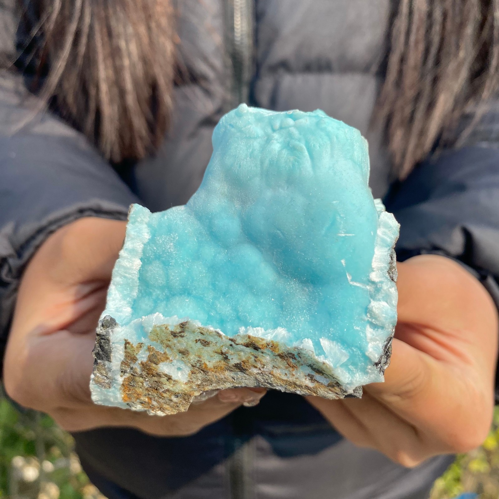 311G Natural Clear Blue-vein stone spherical Rare Mineral Specimens China