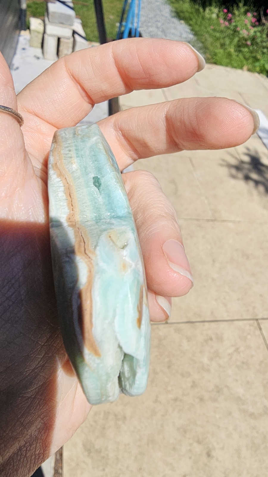 large Caribbean calcite heart hemimorphite Palm Palmstone 120g 7.4cm Calm