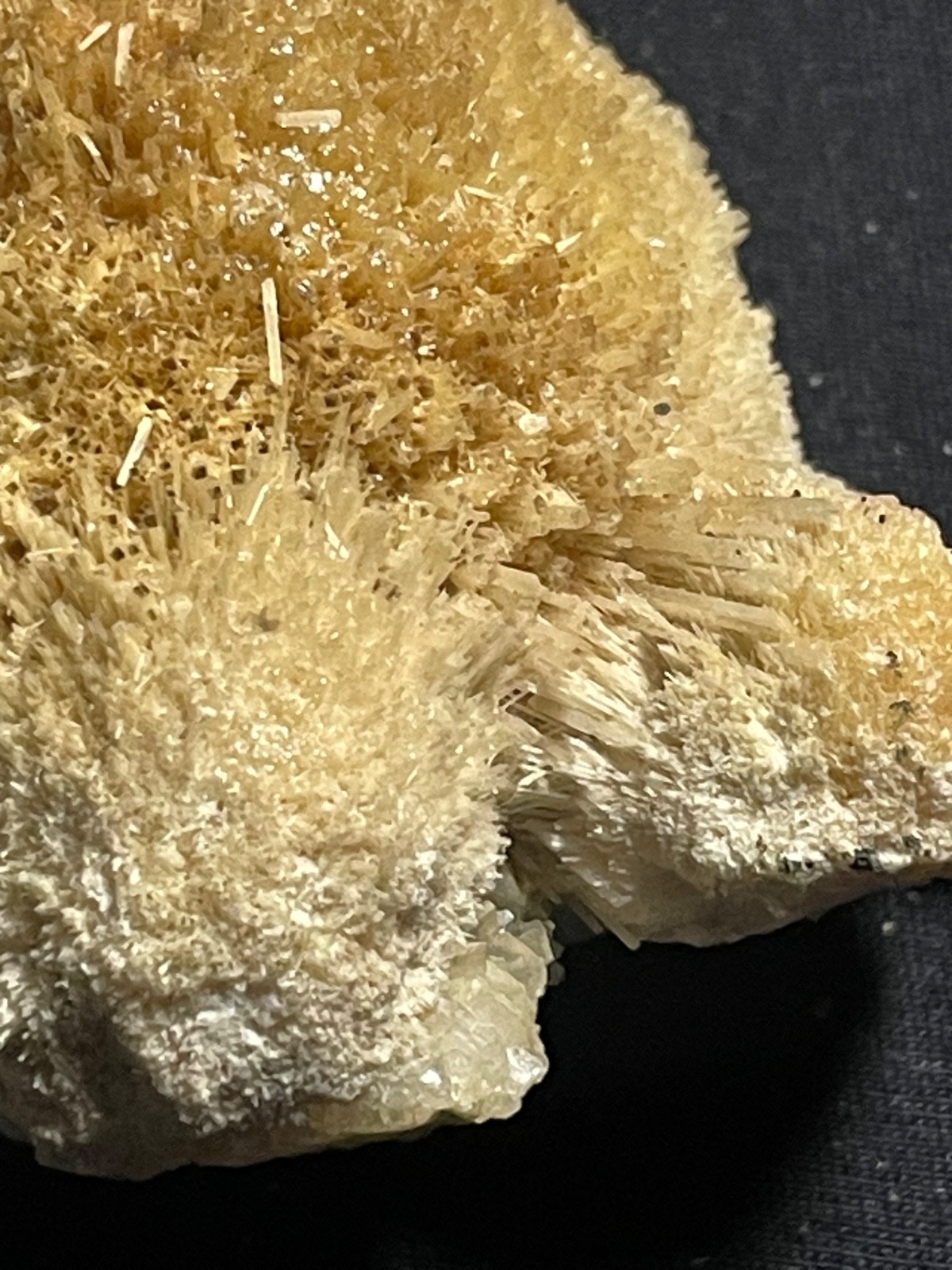 142g Natural thomsonite ball in yellow colour 7.5x8x3.5CM