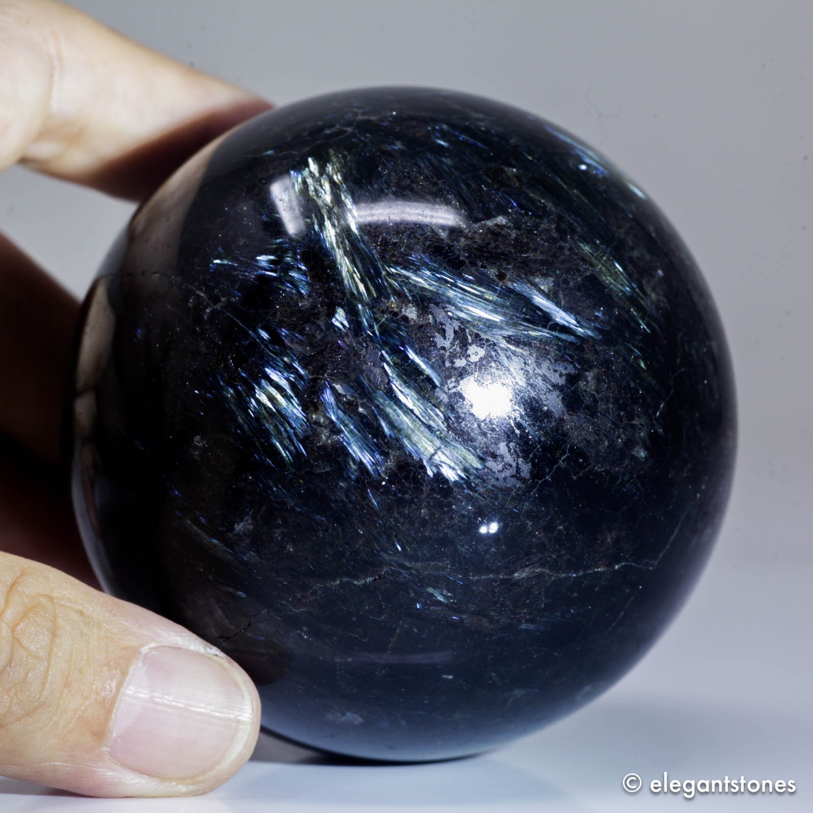 613g 72mm Arfvedsonite Sphere Crystal Ball Blue Flash Fireworks Quartz Healing