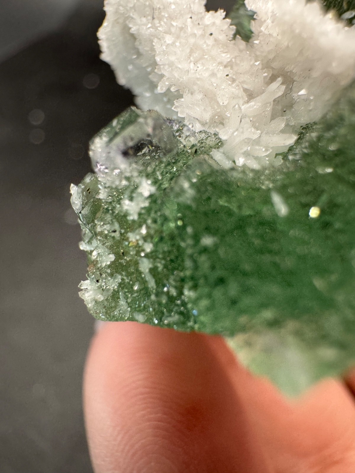 6658 Lovely Green Octahedral with White Quartz on Purple Fluorite Fu Jian 28g