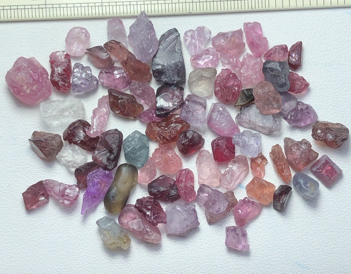 20 Gran / Natural Facet Rough Spinel From Burma Mine, Small Size Rough Parcl
