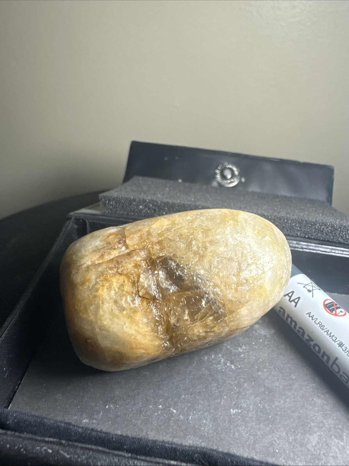 Beautiful yellow And White Quartz With Different Colors Bandings