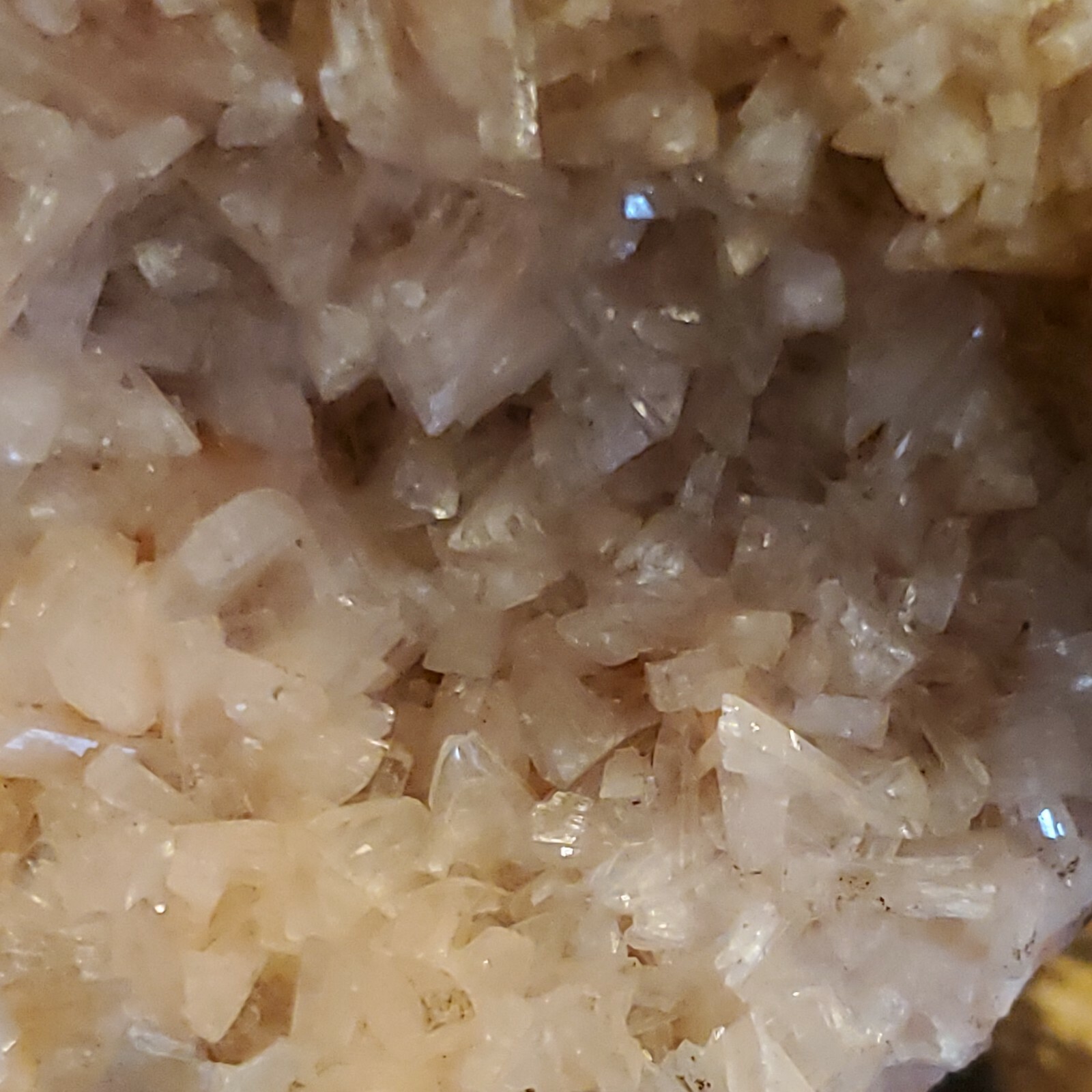 Heulandite Apophylite Stilbite Specimen Approx 1lb 12.8oz, 5in x 3.5in x 2.5in