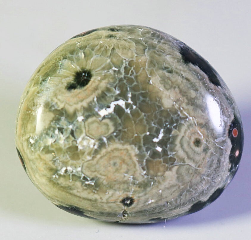 Top ! Natural Round Eye Ocean Jasper Agate Quartz Crystal Plam Stone Specimen