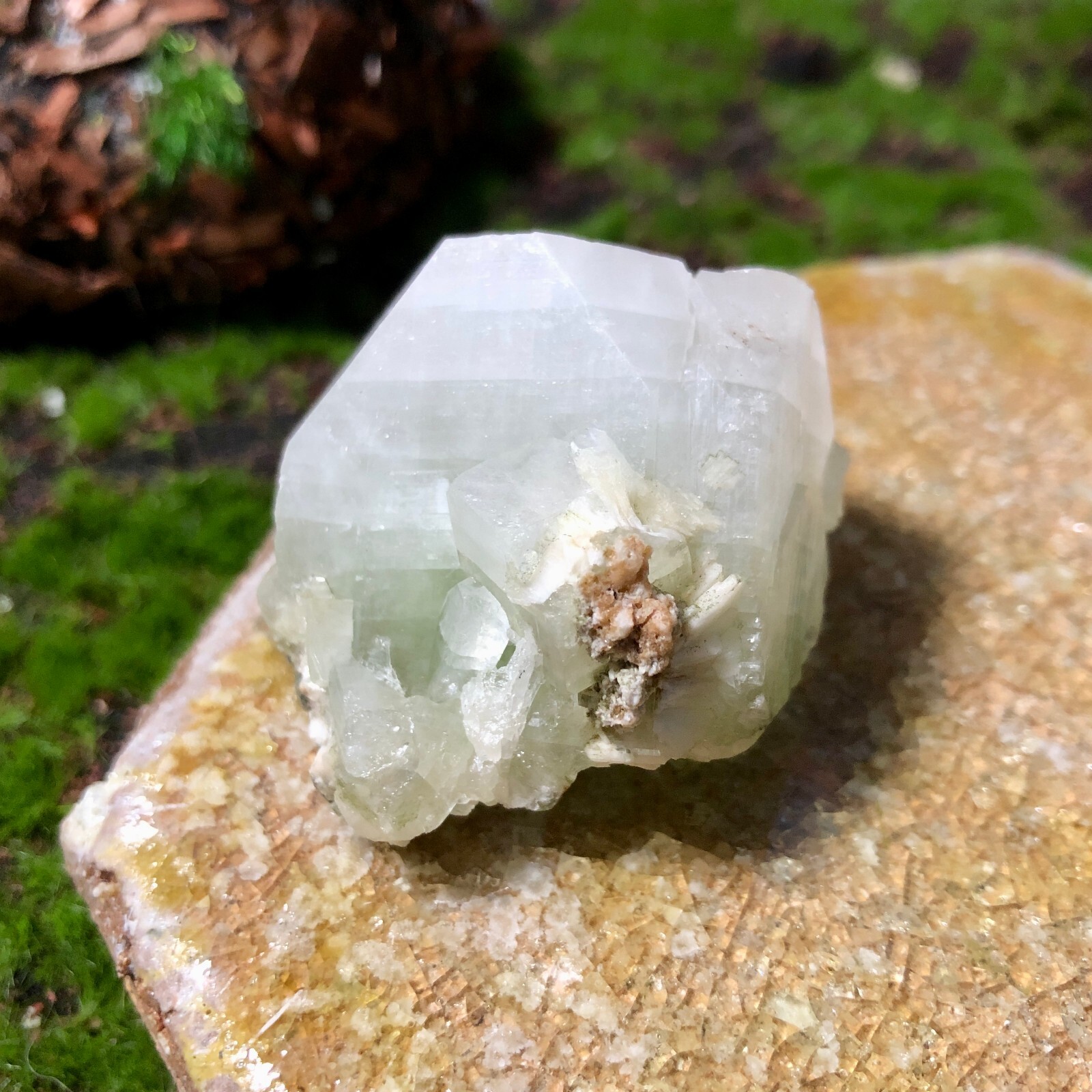 Green Apophyllite Zeolite Specimen Crystal Quartz Healing Charkas 57g 4.8cm