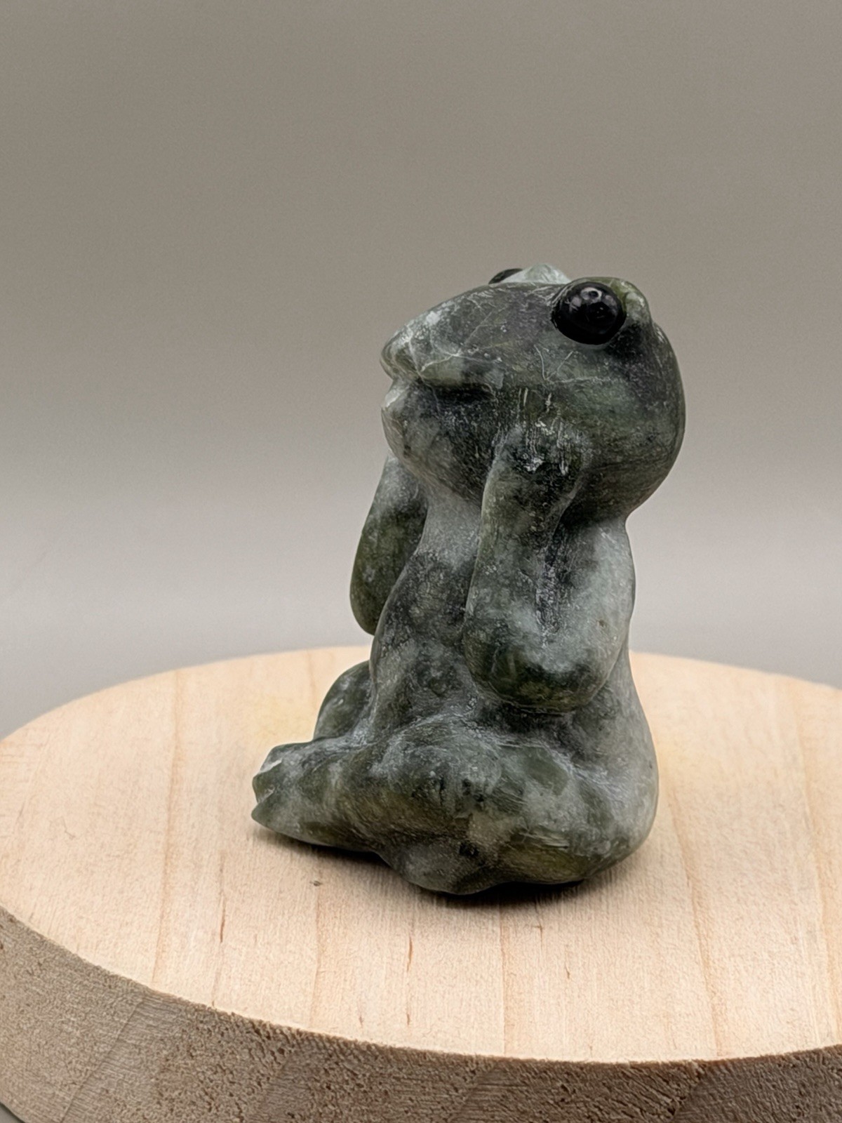 Xiuyan Jade Thinking Frog Carving Natural Crystal Gemstone
