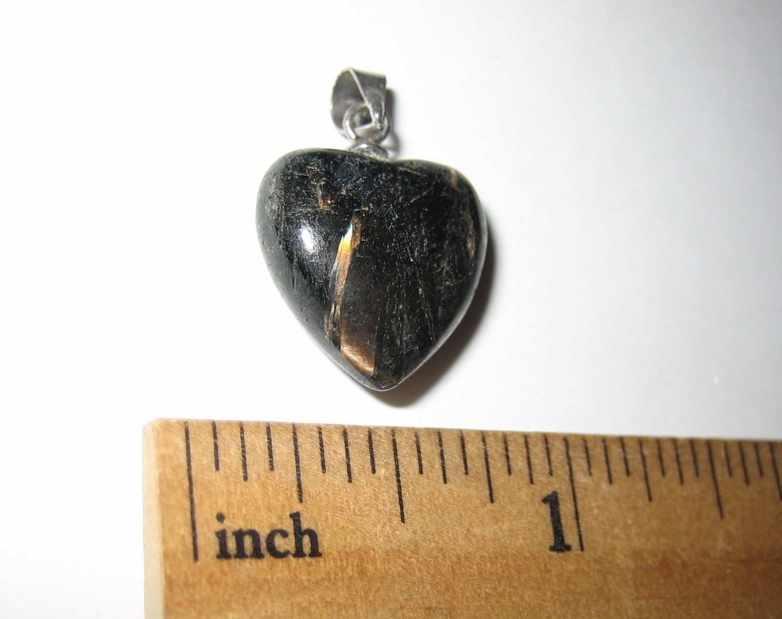 15mm RARE! POLISHED NATURAL AUTHENTIC NUUMMITE STONE HEART PENDANT GREENLAND *3