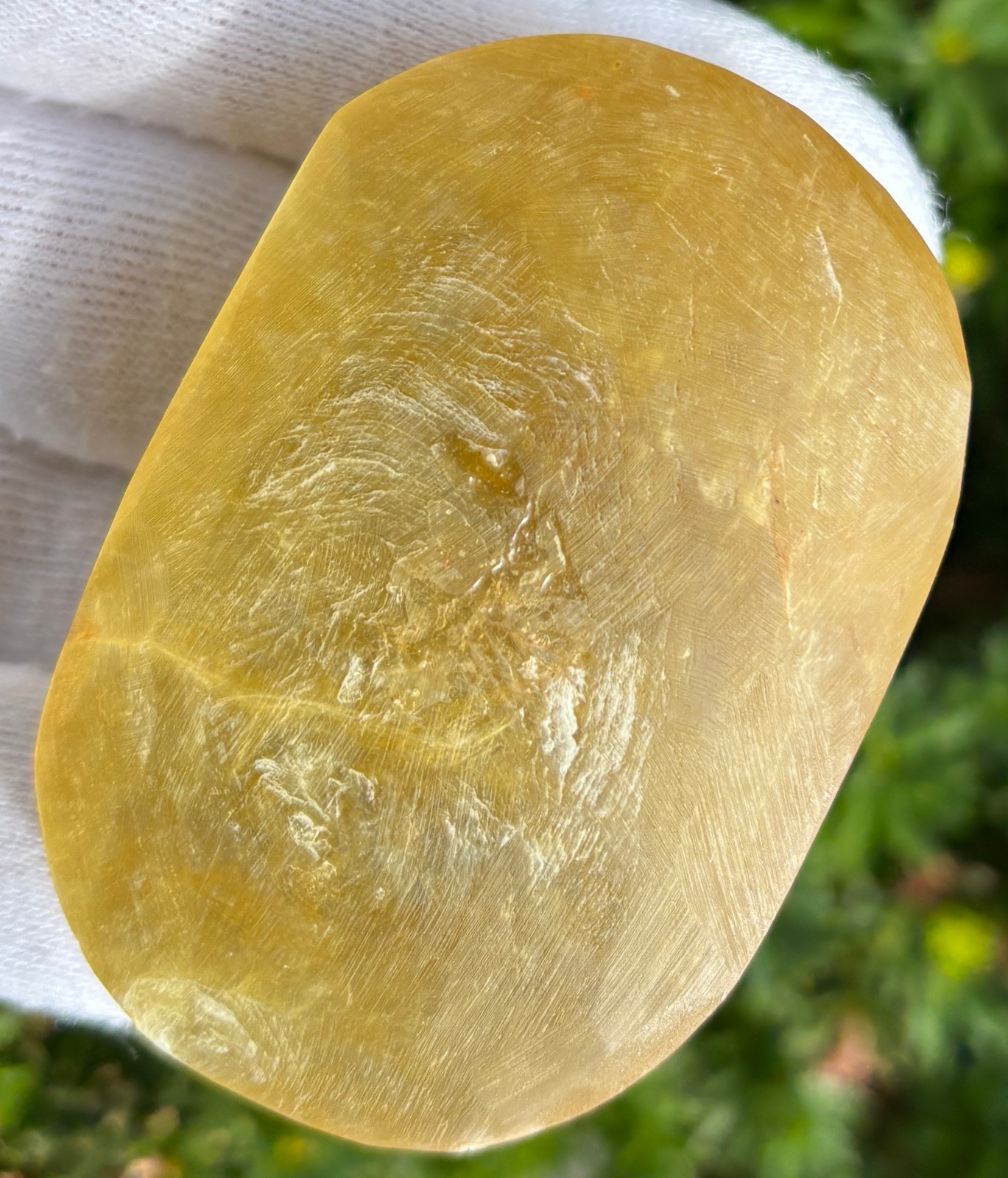89g UNCOATED YELLOW GOLDEN GOLD MICA PALMSTONE PALM STONE LITHIUM LEPIDOLITE