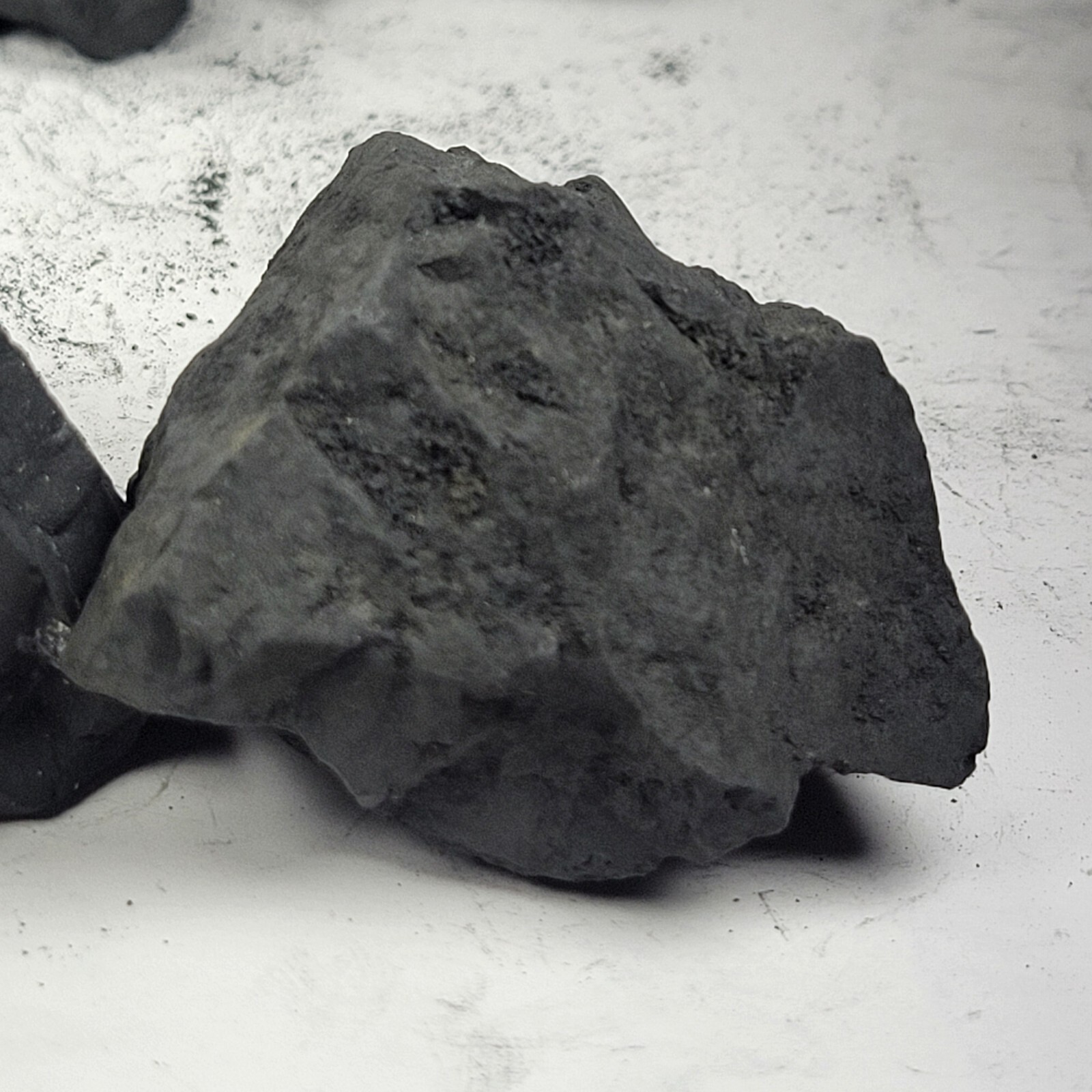 Shungite Stones Raw Natural Size 1″-2″ / 8 oz – Emf Protection, Water Treatment