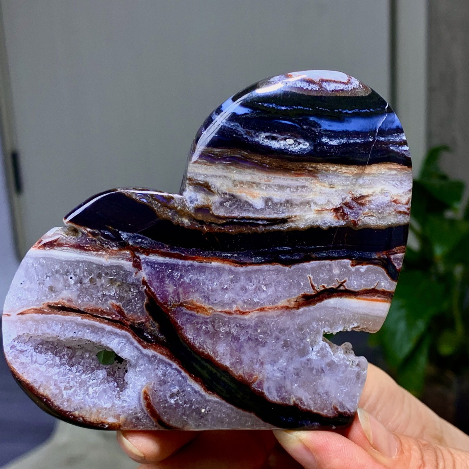 214G Natural black/brown Stripe agate heart-shaped Crystal mineral
