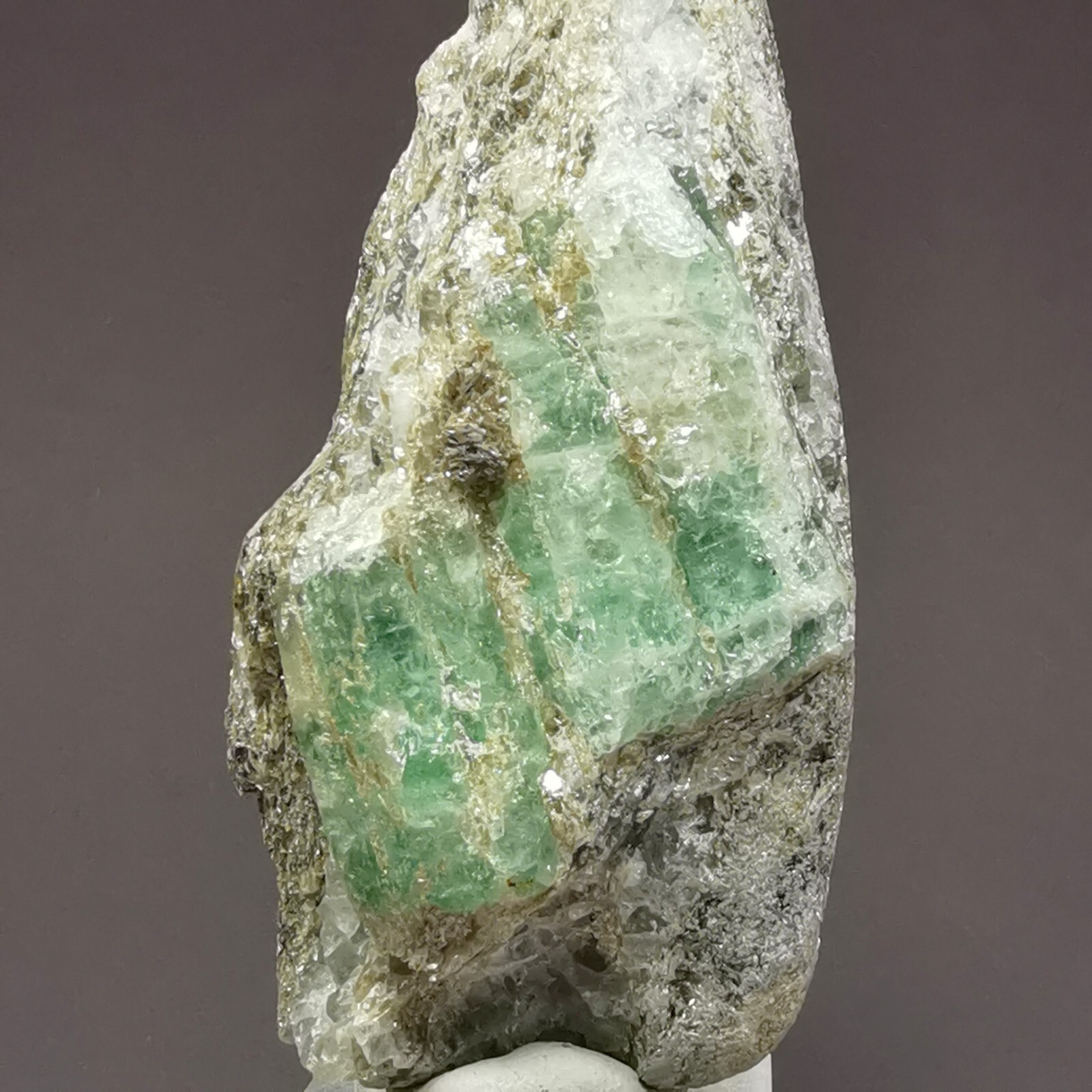685ct / 137g Emerald w. Matrix / Malyshevo, Russia / Rough Crystal Gem Specimen