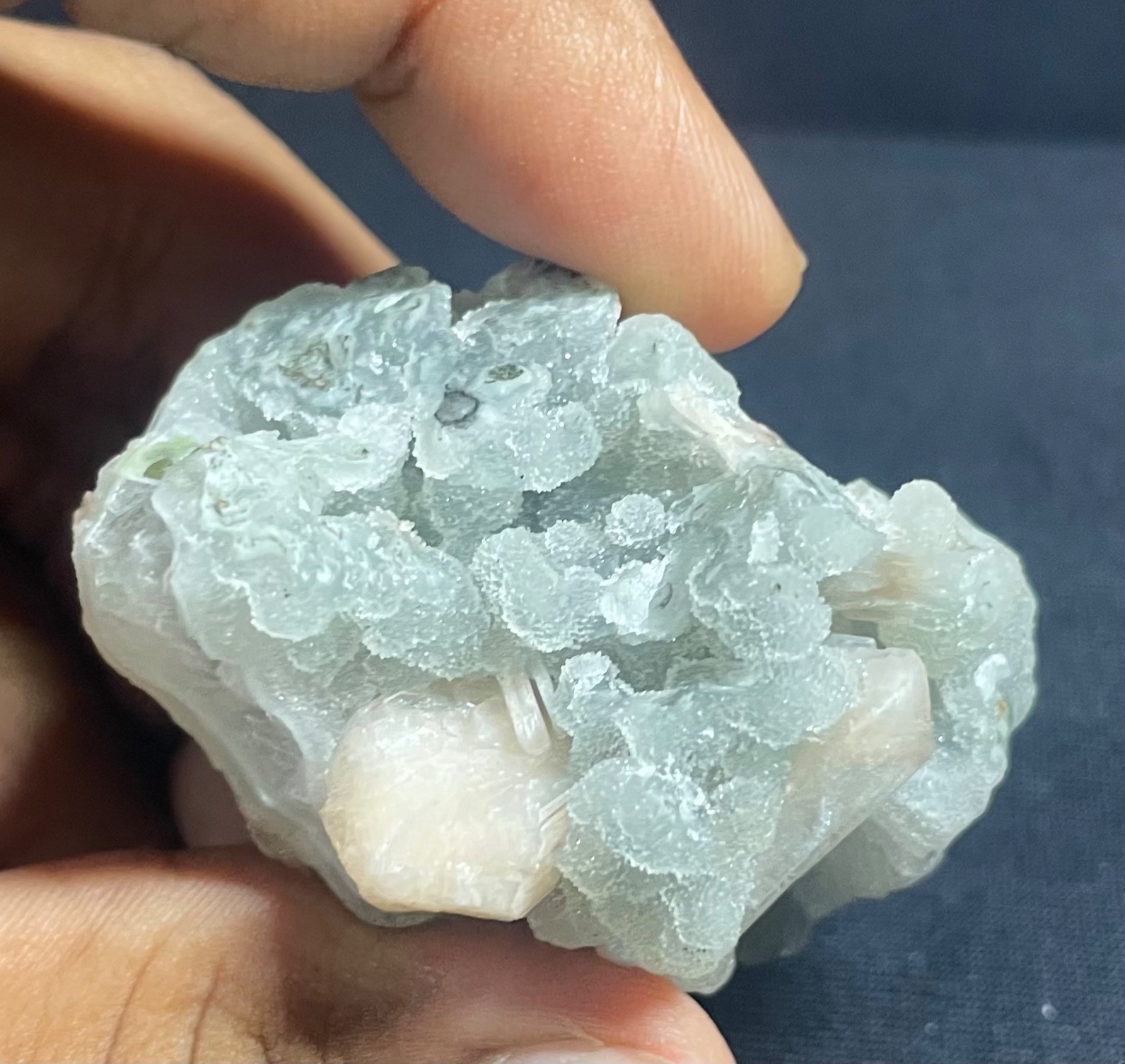 Natural coral stone with stilbite crystal and stunning 78 gr 6.5×5.5x4cm