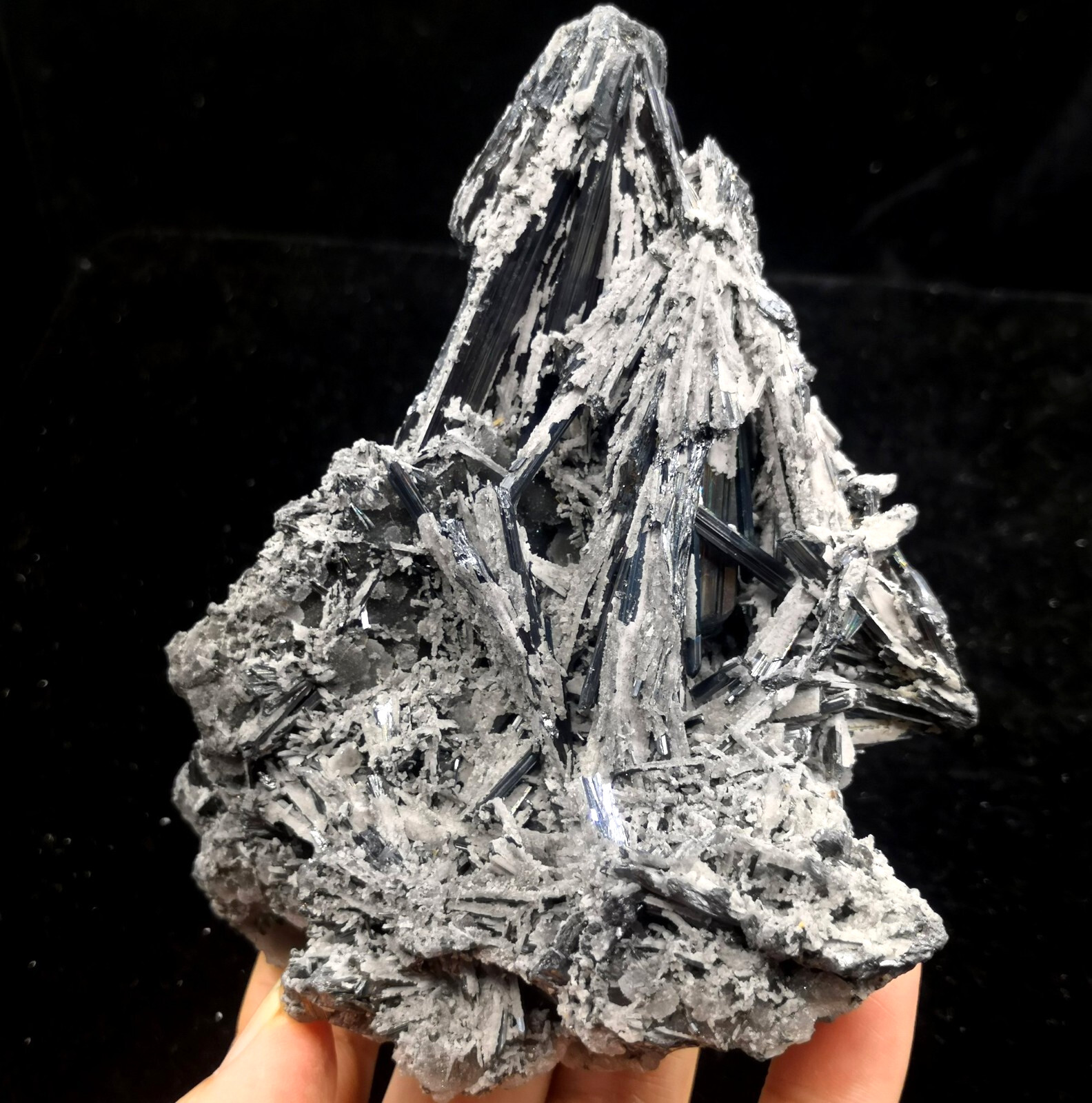 ‘FROM ICE AGE’ Weird looking QUARTZ coated Stibnite, 114mm, all around showy