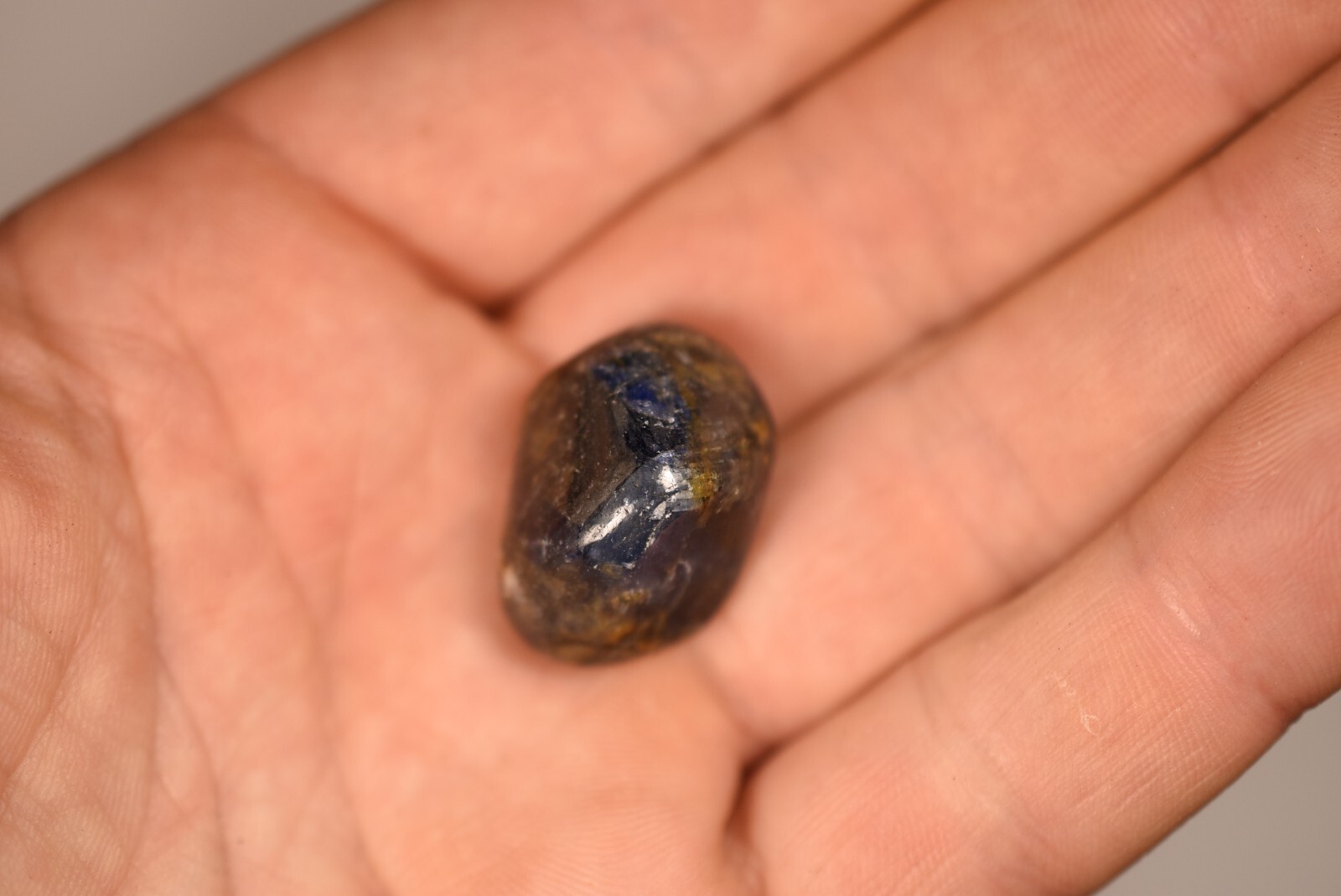 *SAPPHIRE* Tumbled Stone 2.3cm 10.4g Natural Polished Healing Crystal