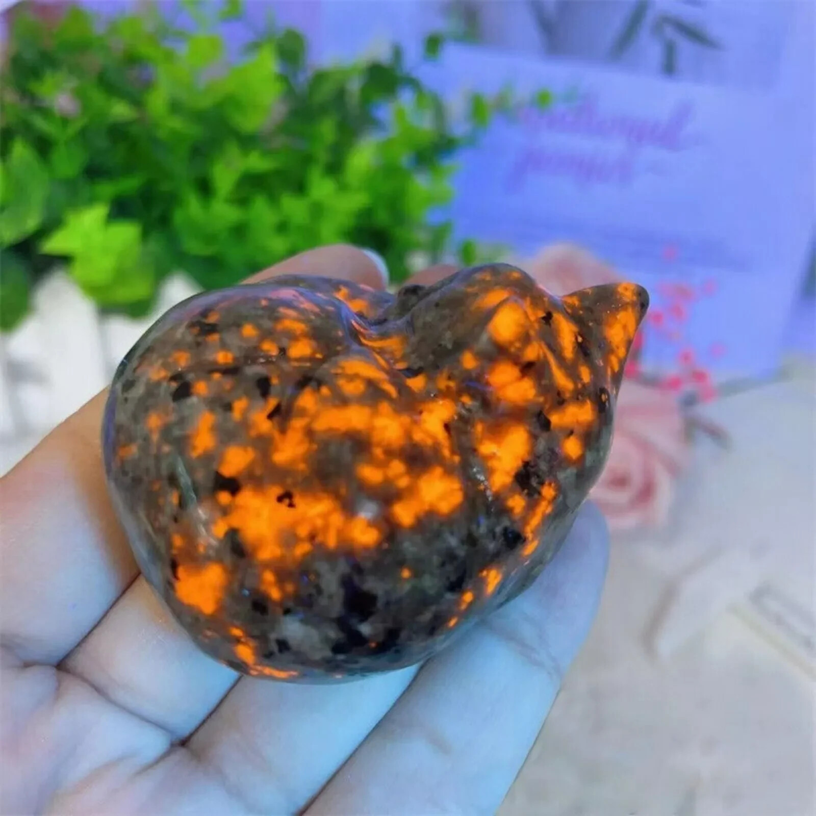 Emberlite UV Fluorescent Glowing Cat Figurine Crystal Carving Healing Decor Gift