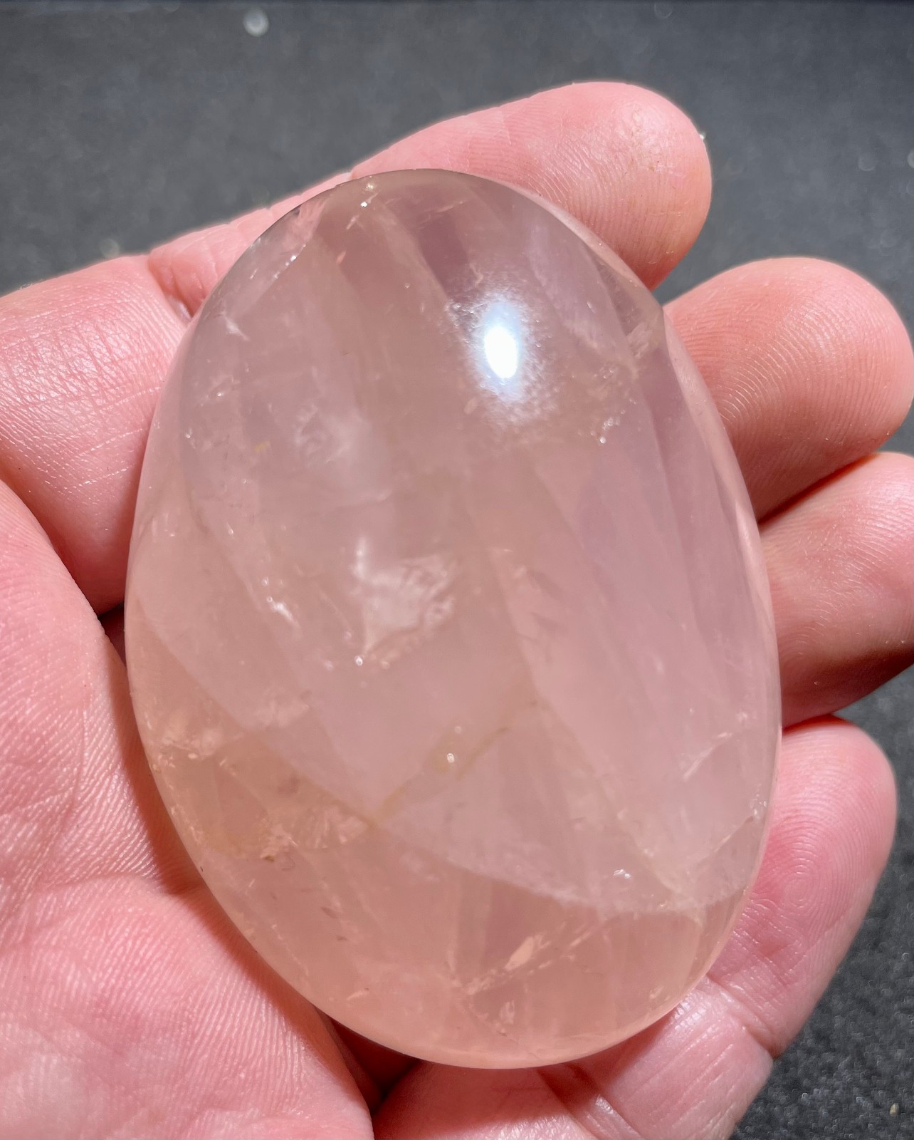 108g Natural pink crystal hand-held for playing with the crystal promotes healin