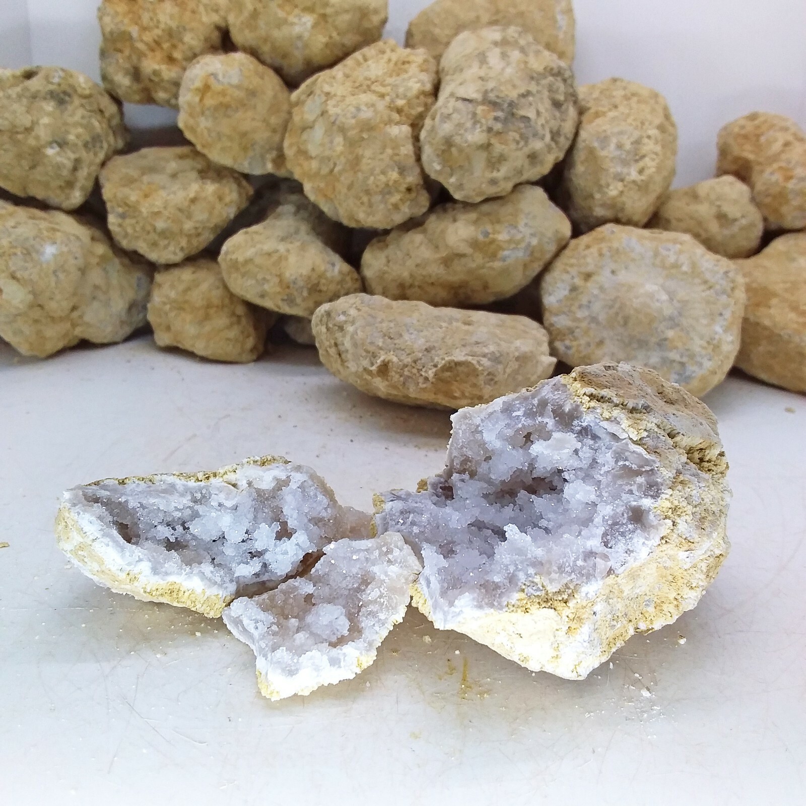B5G1, Sugar Quartz Geode, uncracked, natural, #R-3376