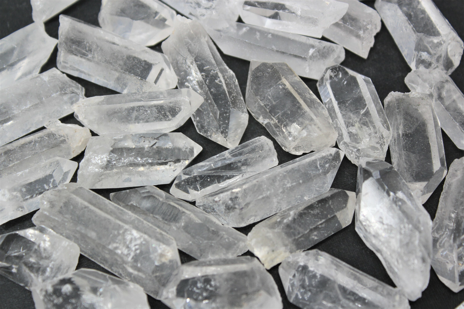 50g Lot Natural Clear Quartz Crystal Points Wand, Healing Crystals (250 Carat)