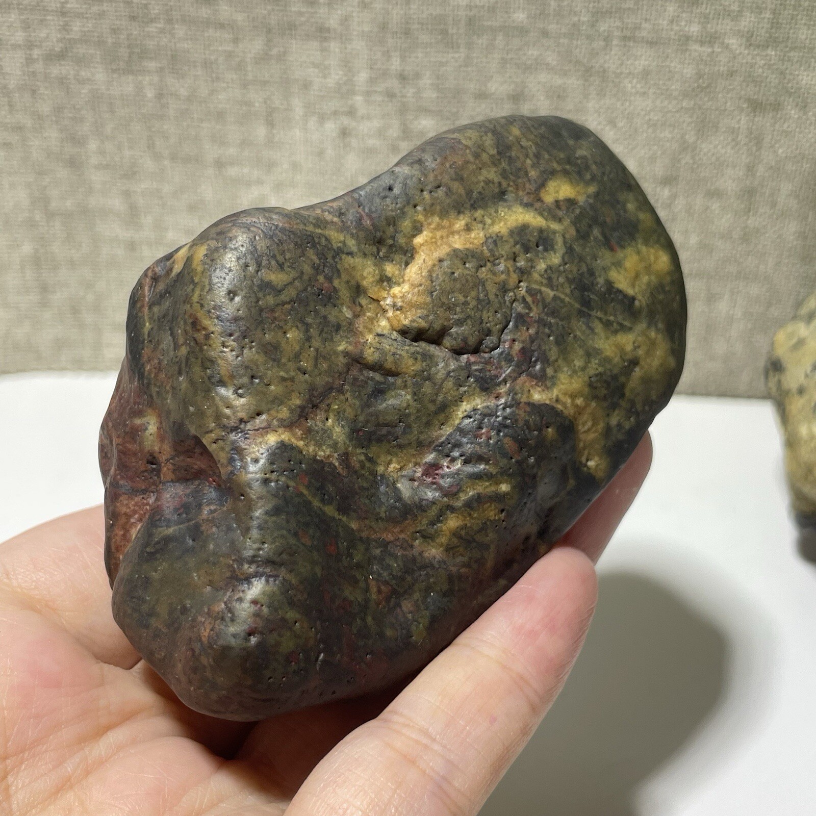 215g Natural Iddingsite meteorite specimen raw stone from China a6690