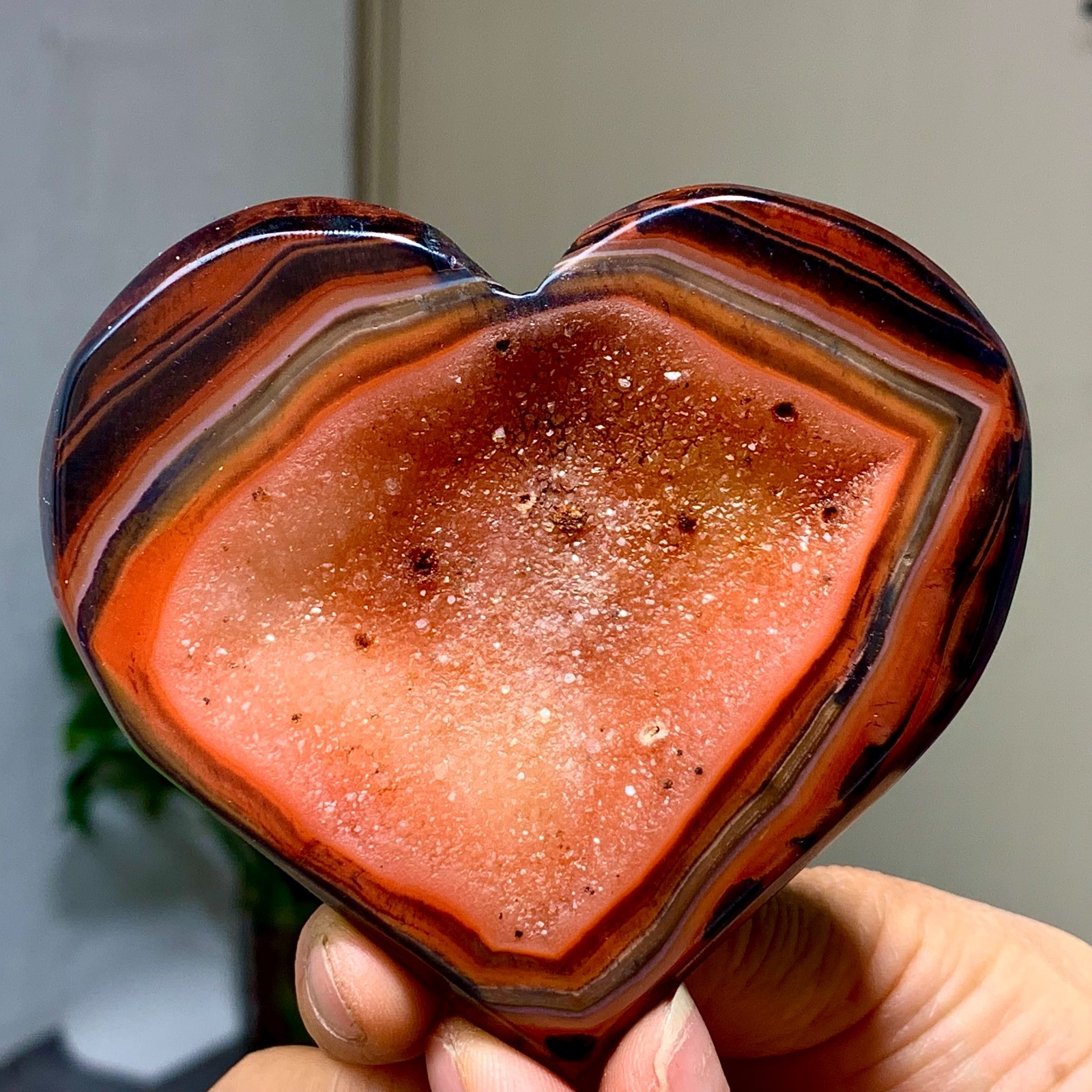 133G Natural red agate heart shaped quartz crystal gem mineral specimen D351