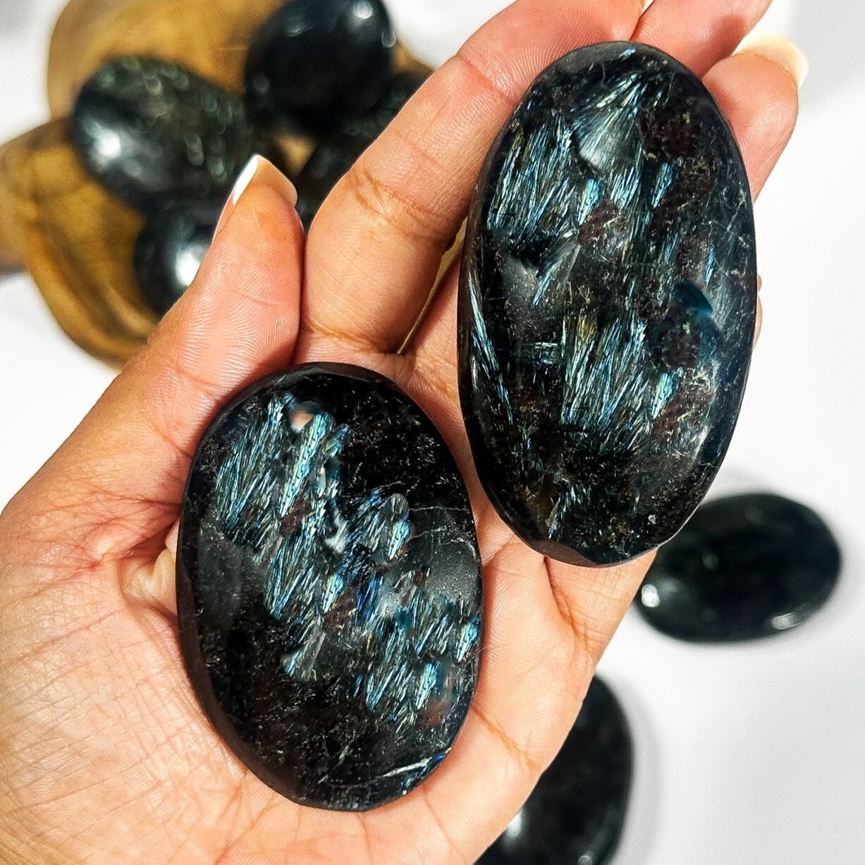 Arfvedsonite Electric Flash Firework Protective Healing Tumbled Palm Stone 2″-3″