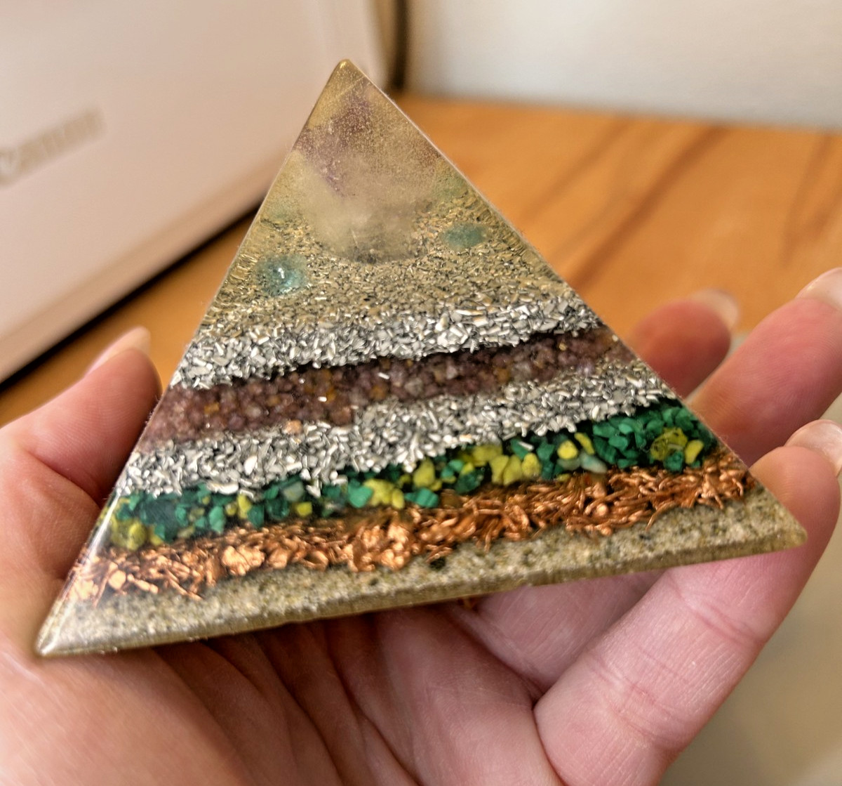 Handmade Orgonite Pyramid with Amethyst, Malachite & Copper – Layered Resin Ener