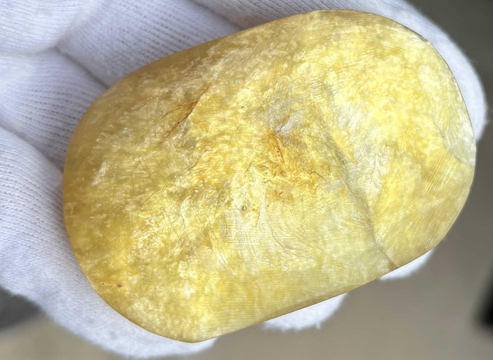 89g UNCOATED YELLOW GOLDEN GOLD MICA PALMSTONE PALM STONE LITHIUM LEPIDOLITE