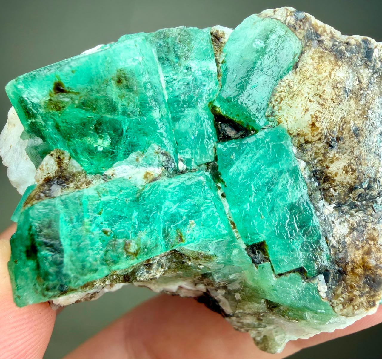 446 Ct ,Full Terminated Natural Green Emerald Crystals Bunch on Matrix, KPK Pak