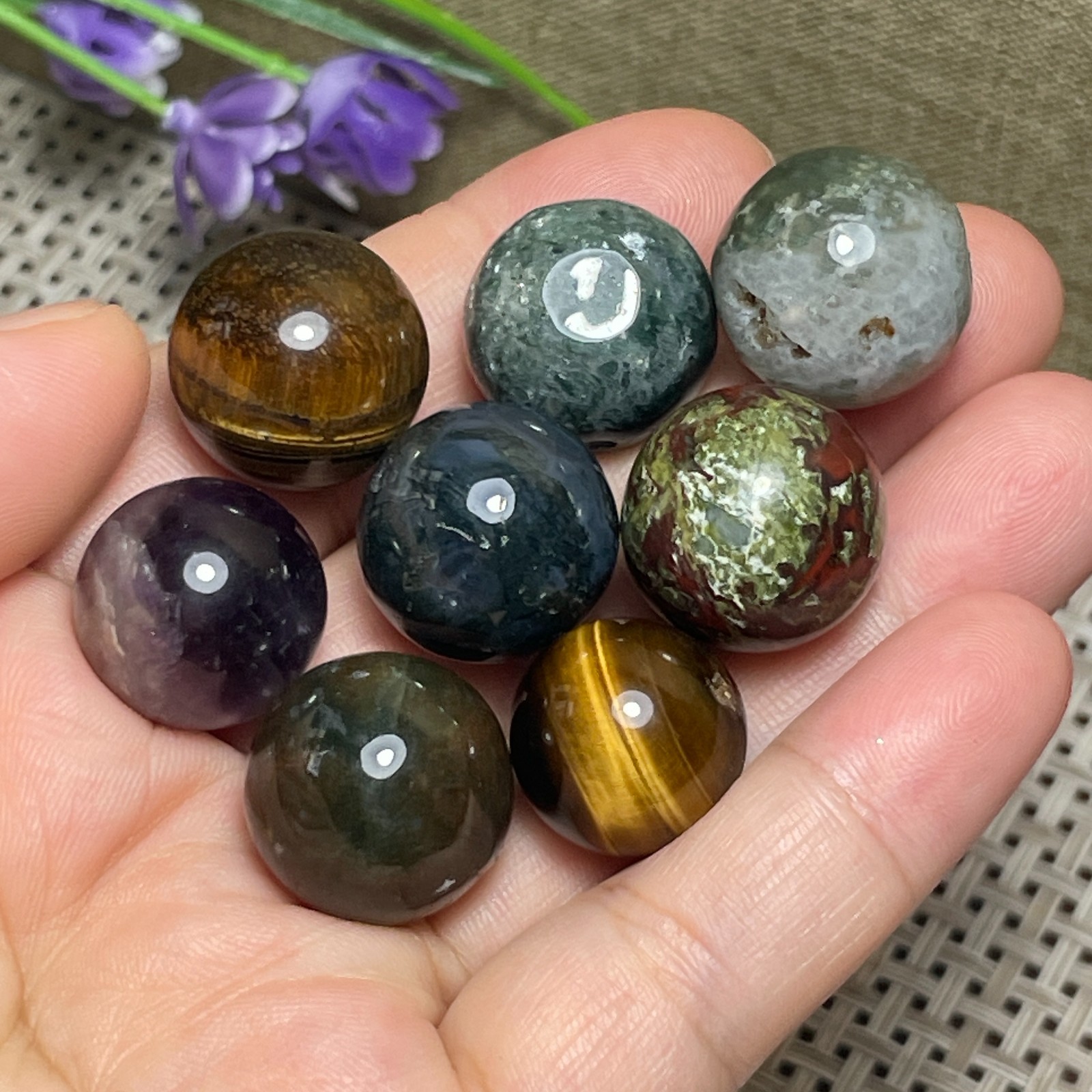 8pcs Multiple combinations of damaged stones mineral specimen（ Defective ball）