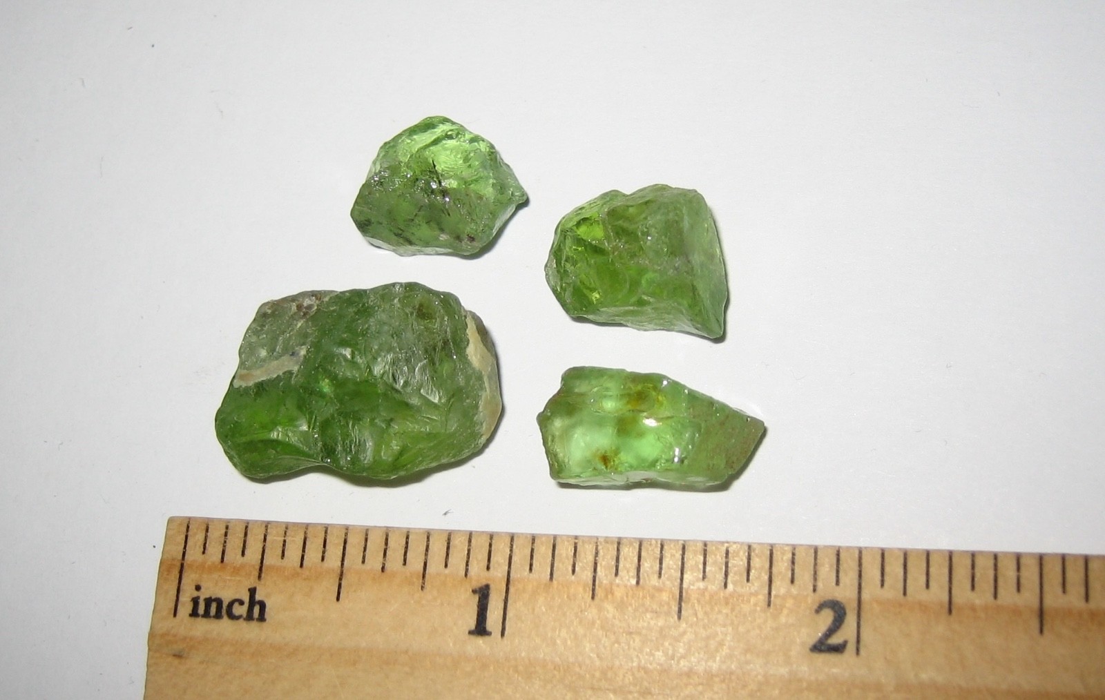 4 SMALL RARE NATURAL 0.45″- 0.8″ A GRADE PERIDOT CRYSTALS FROM TANZANIA 12.7g *1