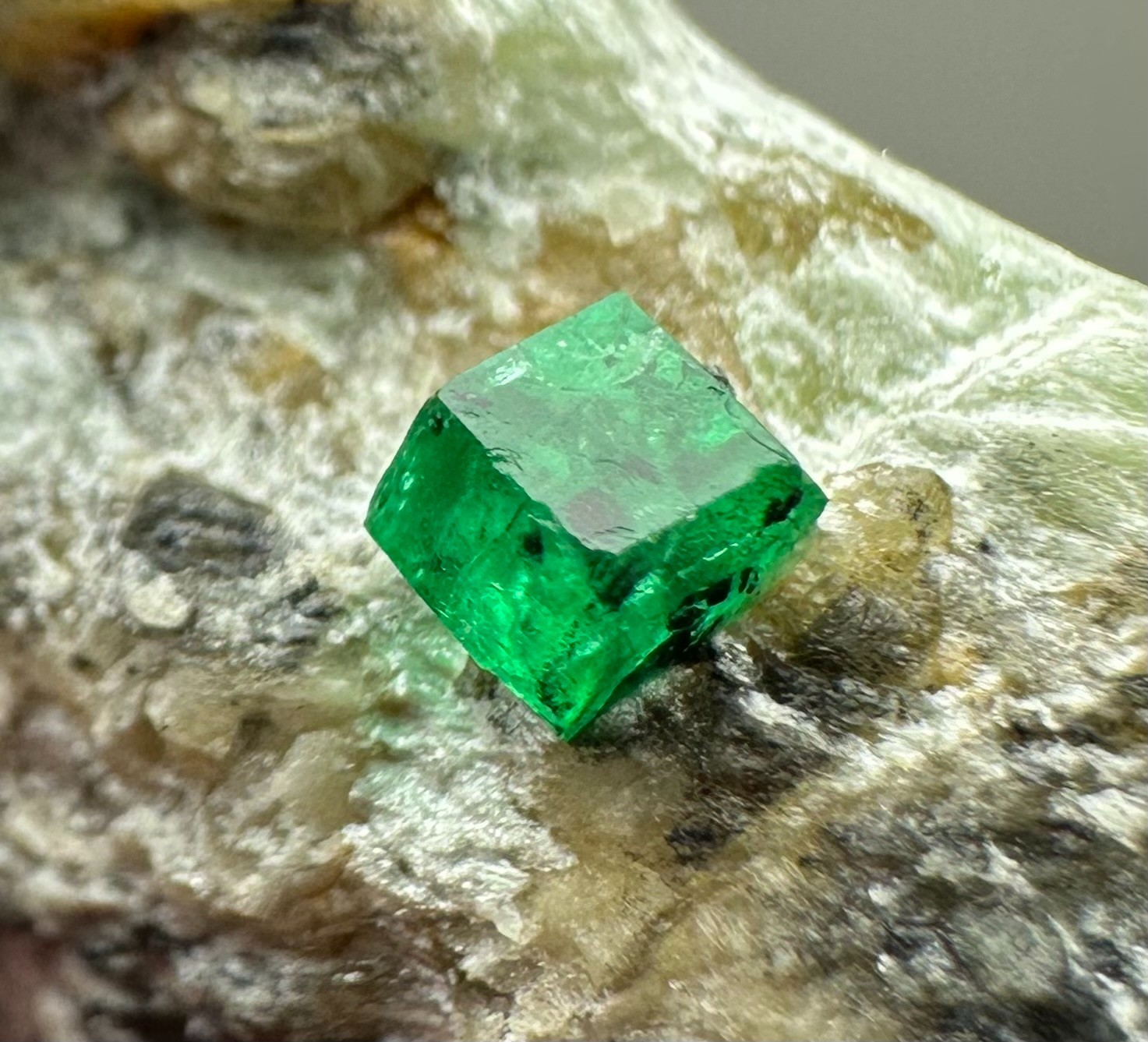 197 Ct. Full Terminated Top Green Swat Emerald Small Crystal On Matrix @Pak