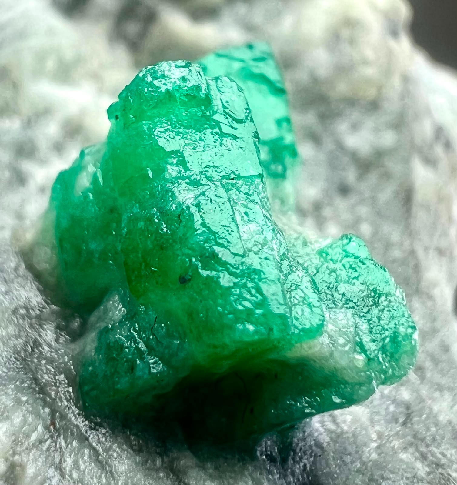 291CT, Natural Top Green Emerald Crystals on Matrix From Swat Pakistan