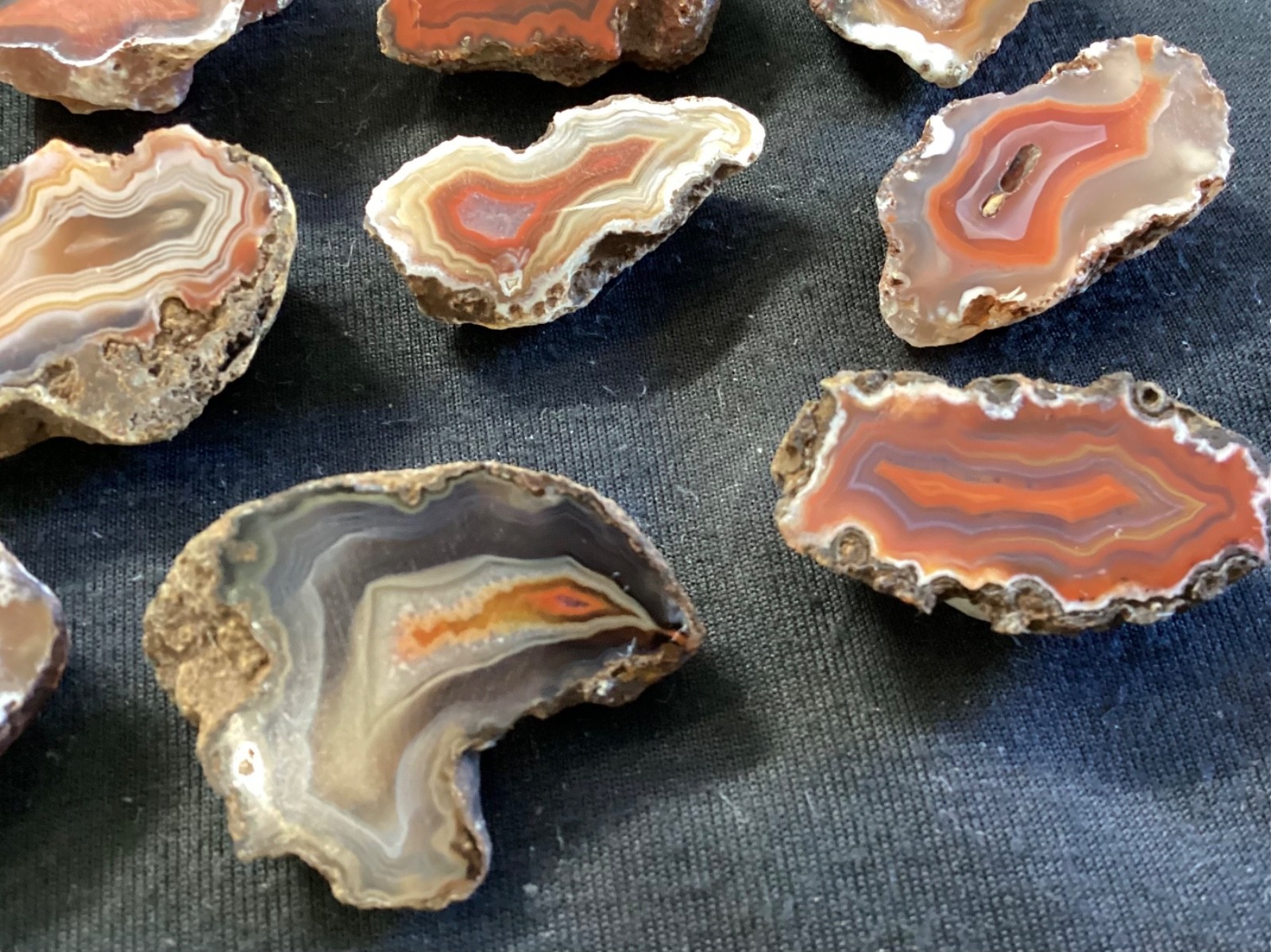 MALAWI Agates – 15 ALIMAJO 30mm Halves. SALE.