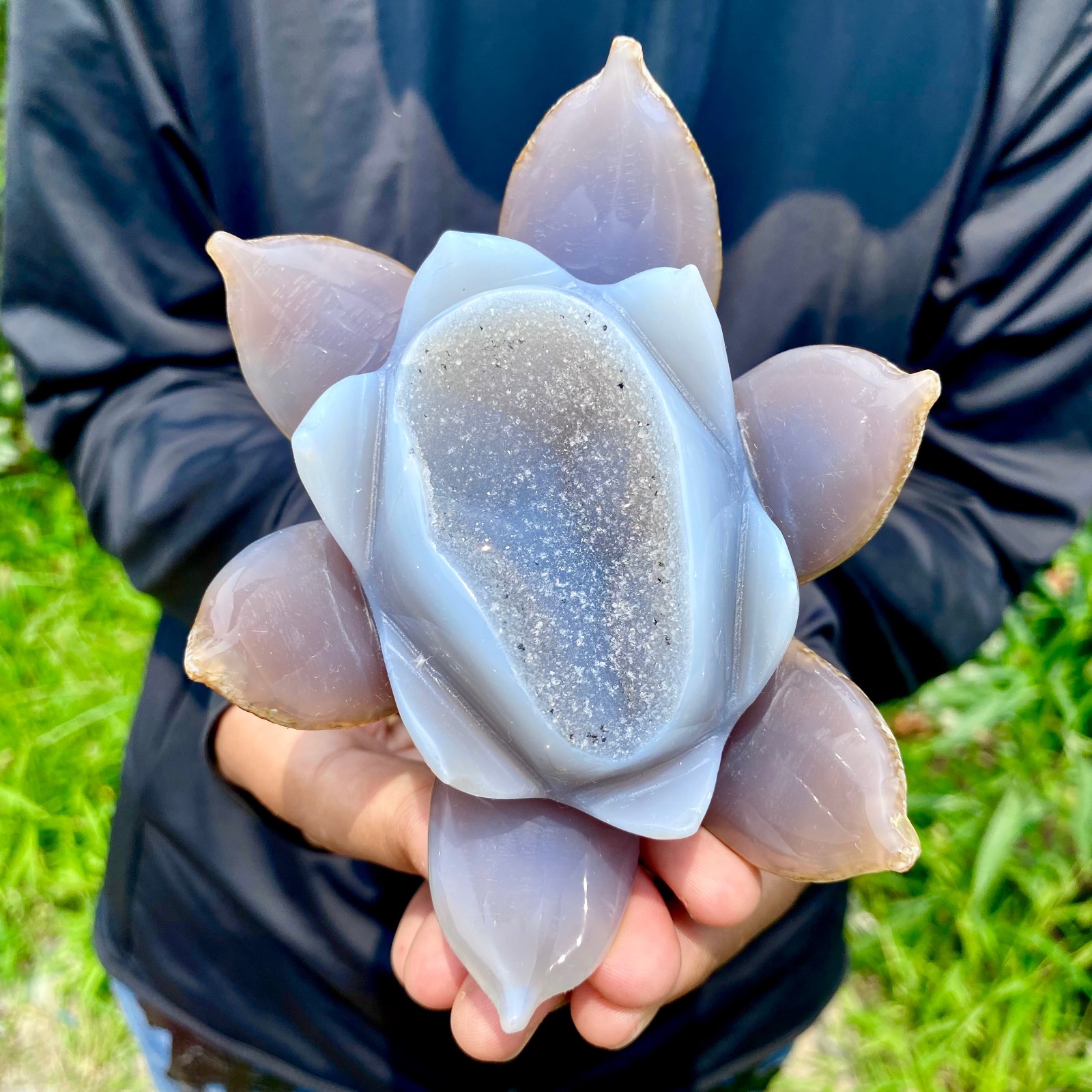 400G Drunken agate lotus hand carved meditation crystal display decoration