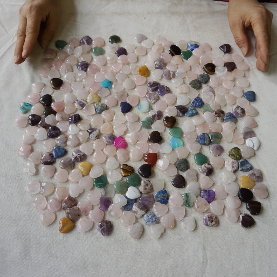 100Pcs Tiny Natural Quartz Crystal Jasper Heart Diverse Rocks Tumble Healing 2cm