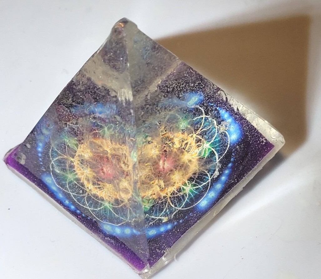 Natural Gemstone Crystal Sphere 3D Orgonite Epoxy Pyramid Energy Tower Healing