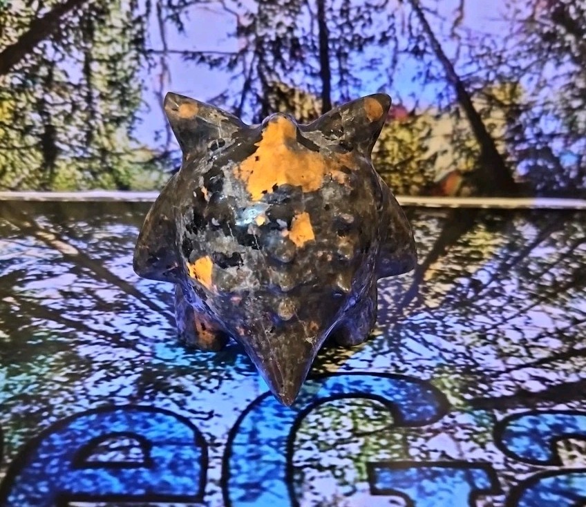 Pokémon Gengar UV Reactive 3 x 3 Inch Hand Carved Yooperlite Statue RARE
