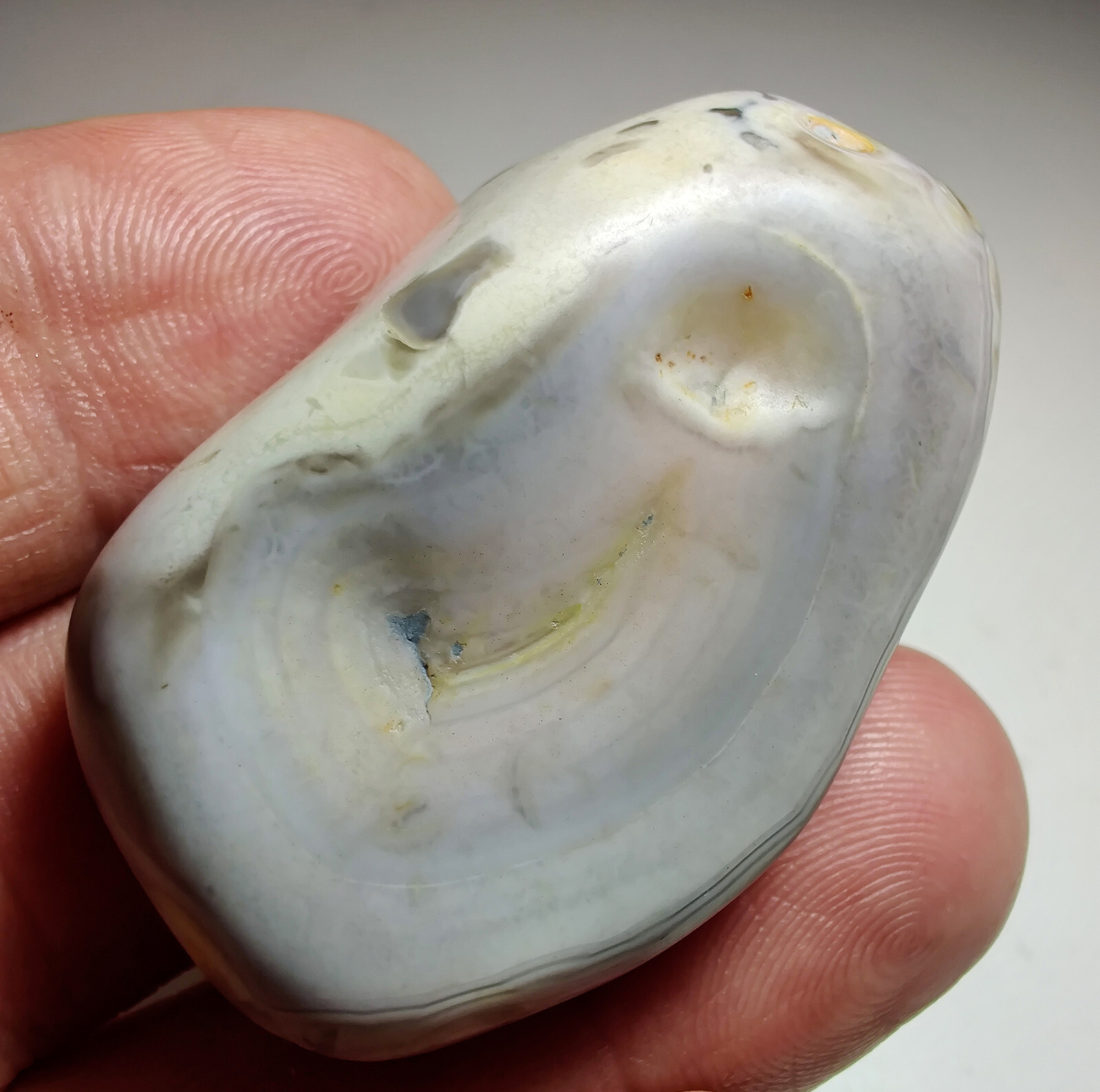 Agate, tumbled smooth. Bobonong, Botswana. 41 grams. Video.