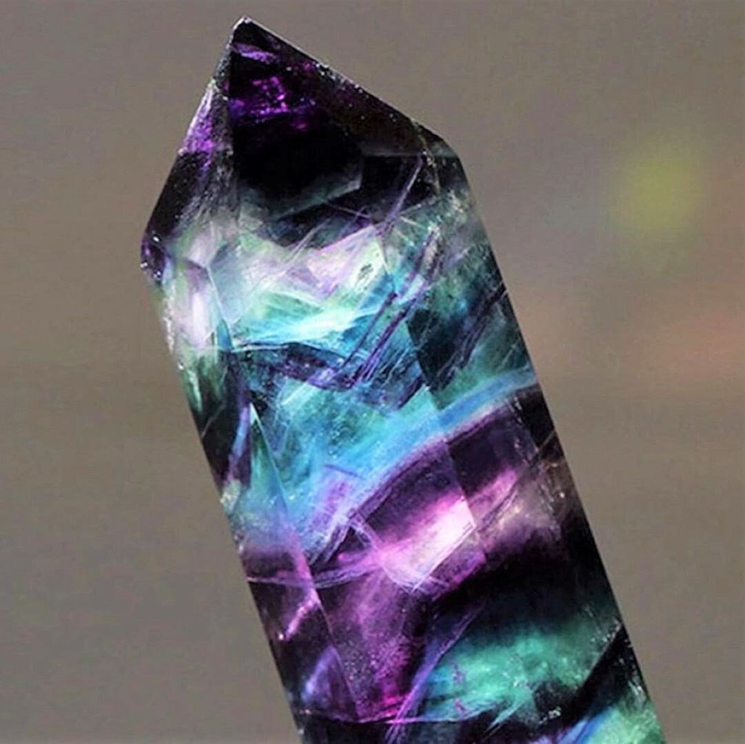 FLUORITE CRYSTAL SINGLE POINTED QUARTZ PENCIL HEALING WAND OBELISK RAINBOW GEM