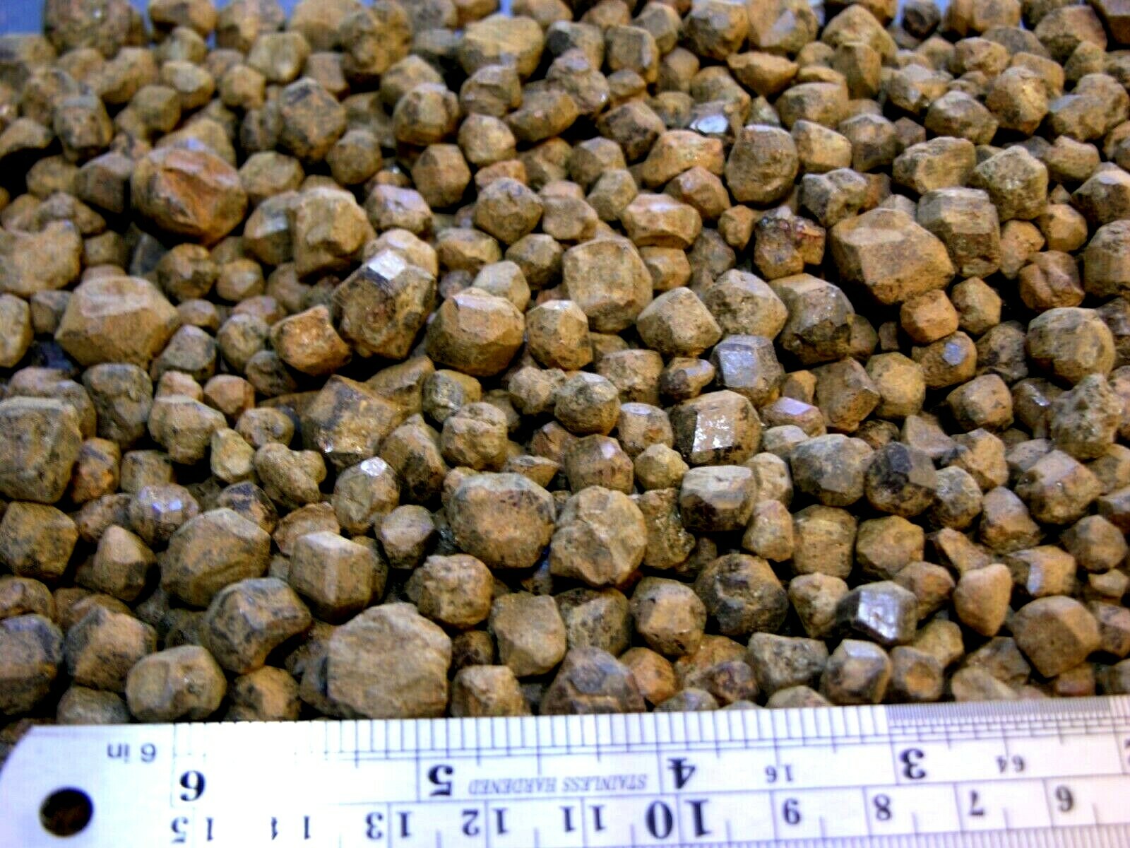 Garnet crystals pyrope natural mine rough 1/4-1/2 inch 1/2 pound lot Baja,Mexico
