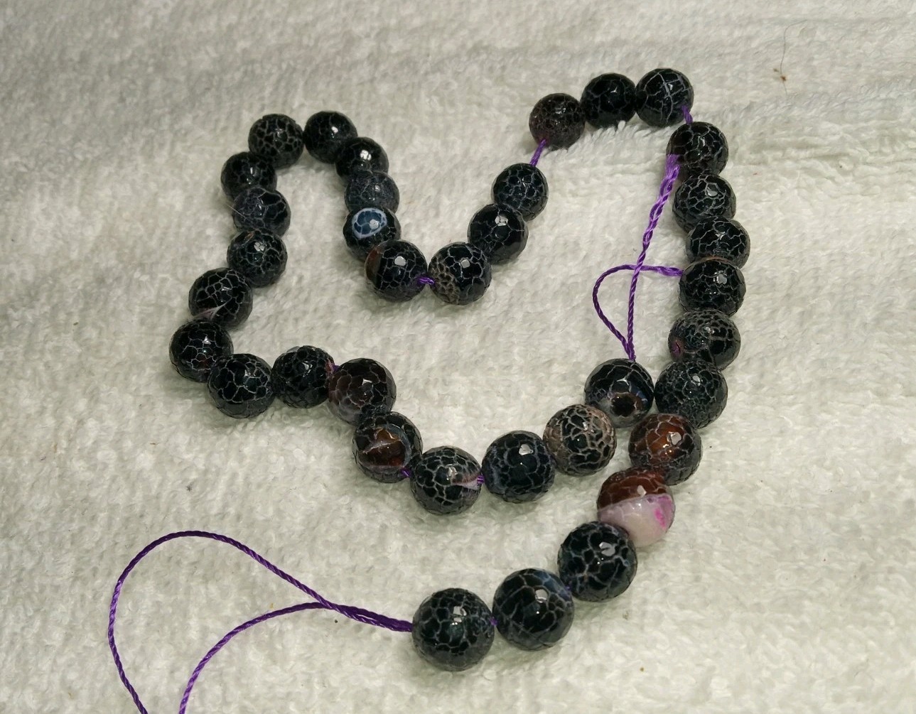 Dragon Fire Jasper on nylon thread, 42g