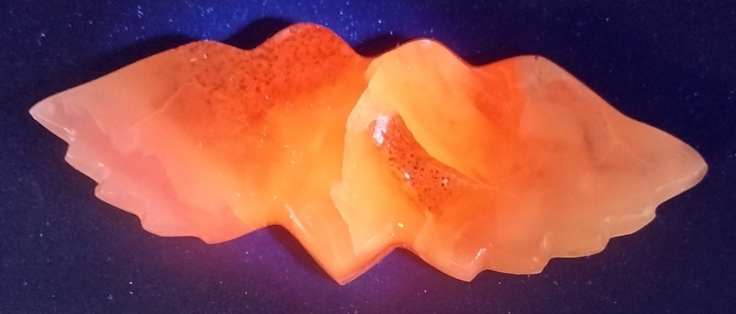 UV Reactive Mangano Calcite Angel Wing Heart Fluorescent 365nm Glow Crystal