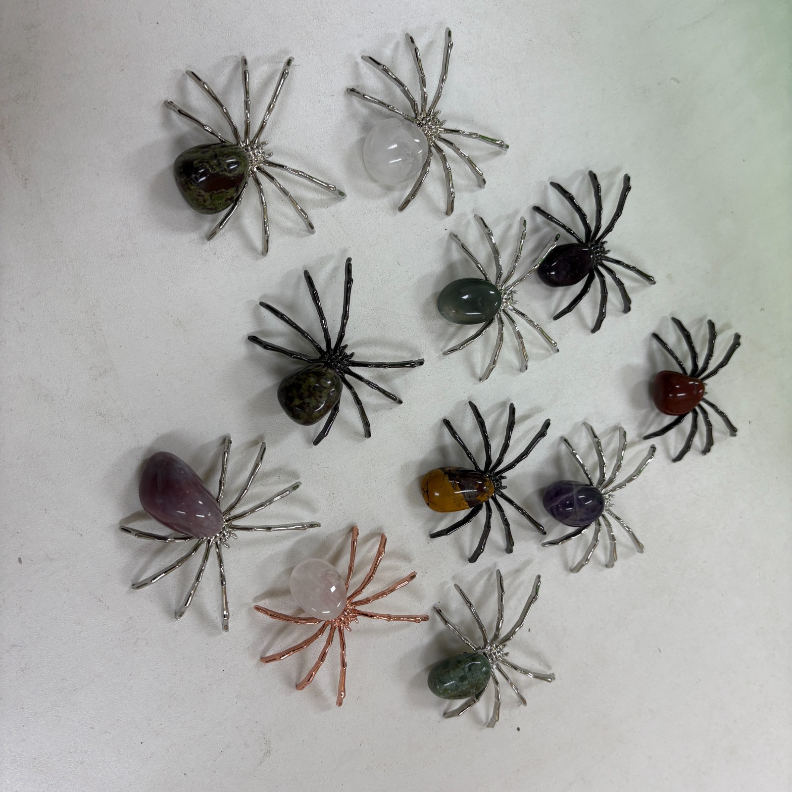 50Pcs Natural mixed material Reiki stone Spider Crystal Quartz Healing Decorate