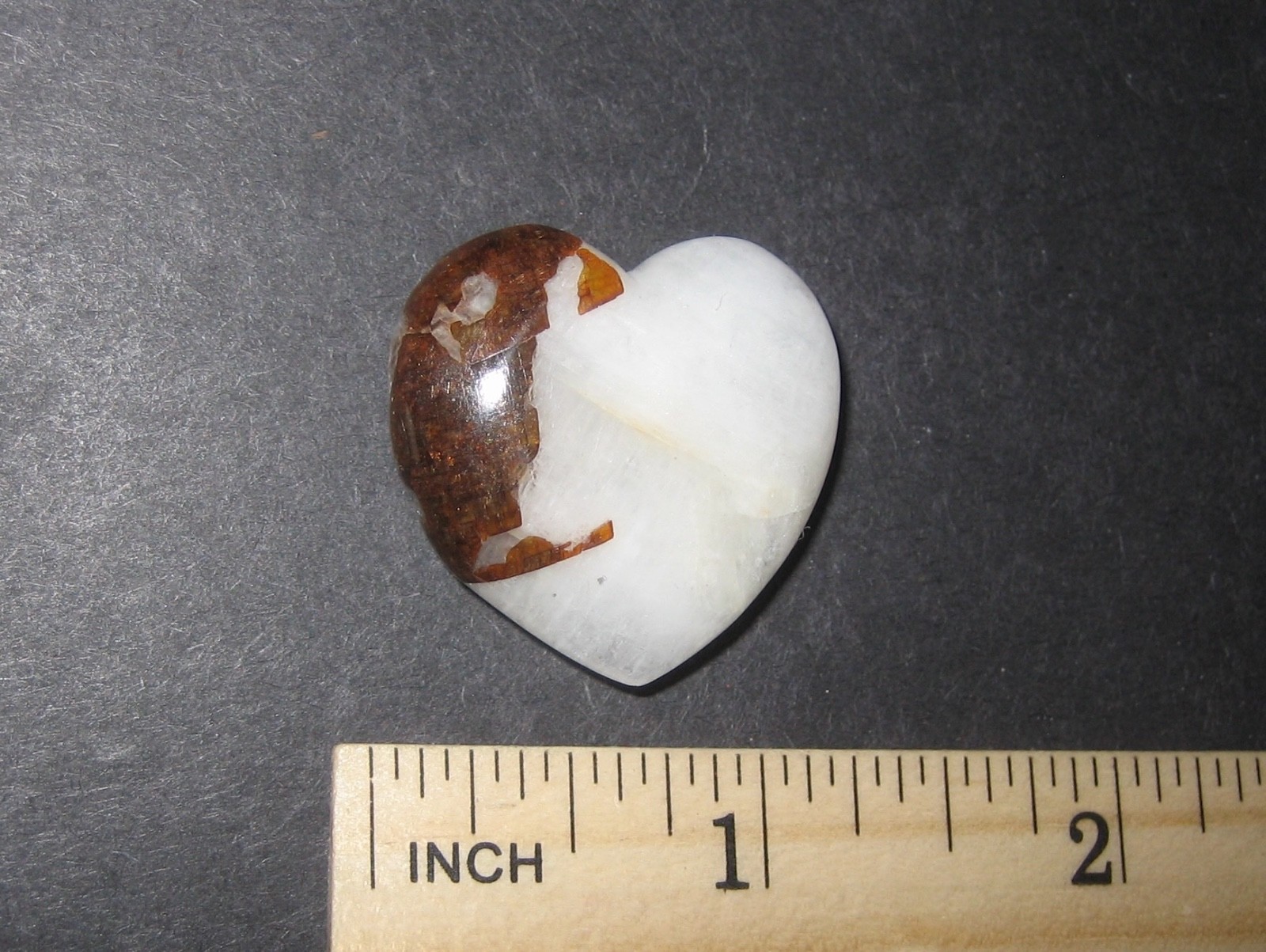 30mm POLISHED CRYOLITE & SIDERITE CRYSTAL STONE MINERAL HEART GREENLAND 14.5g *3