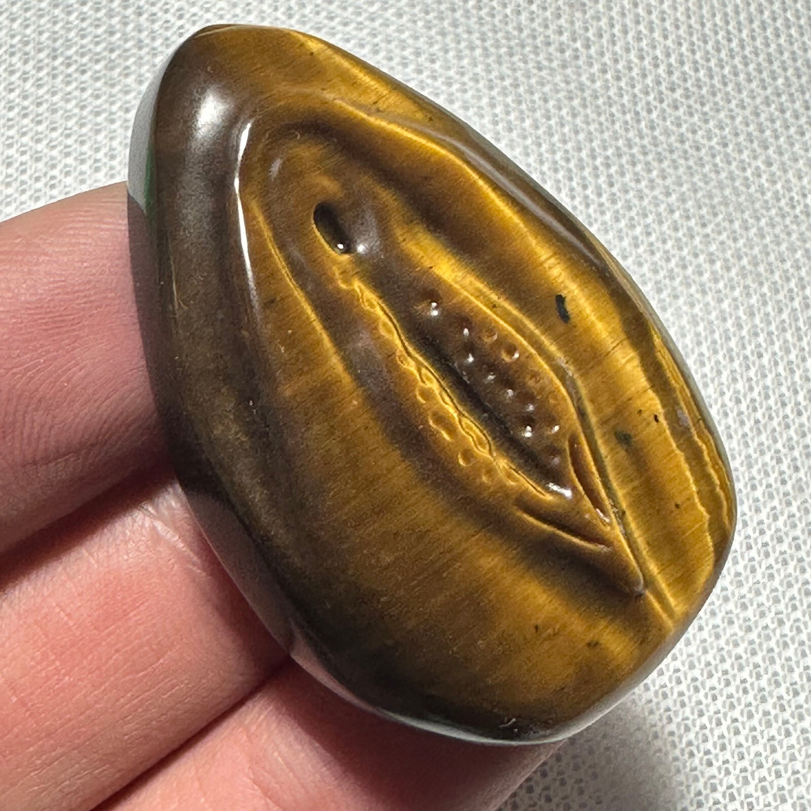 Natural Tiger eye Carved Vagina Quartz Skull Crystal Specimen Reiki Healing 1PC