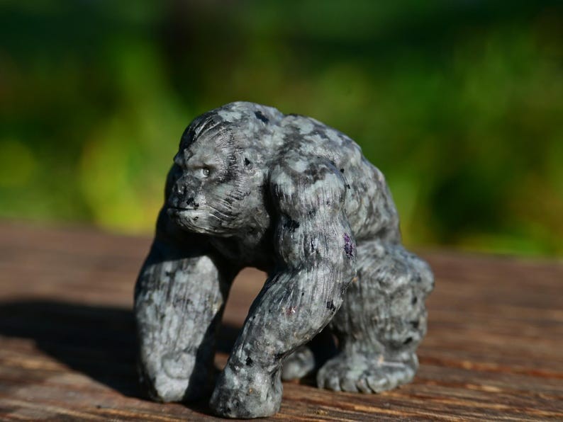 2.6”Natural carved mixed material Gorilla Reiki decor figurine healing gift 1pc