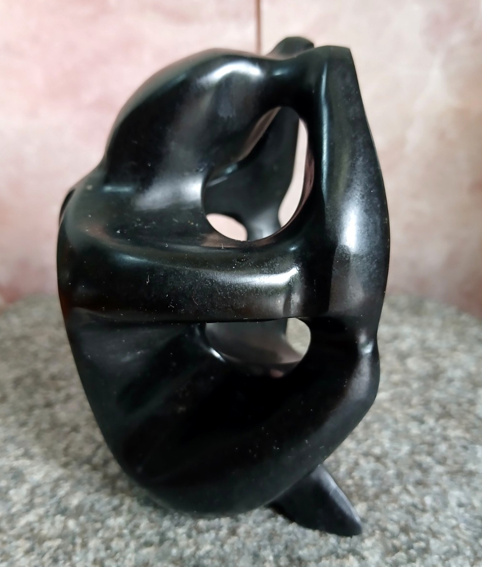 ABSTRACT SHONA SERPENTINE SCULPTURE “INNER SILENCE” 100 X 68 X 53 MM 409 G